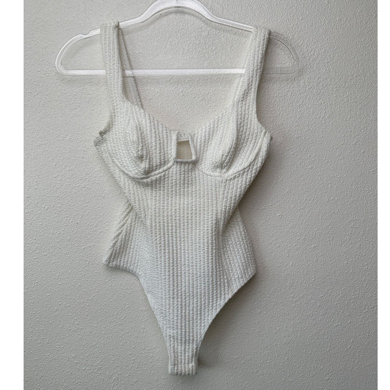 ASTR The Label ASTR The Label Off White Textured Seersucker Bodysuit XS Size XS / US 0-2 / IT 36-38 - 6 Thumbnail