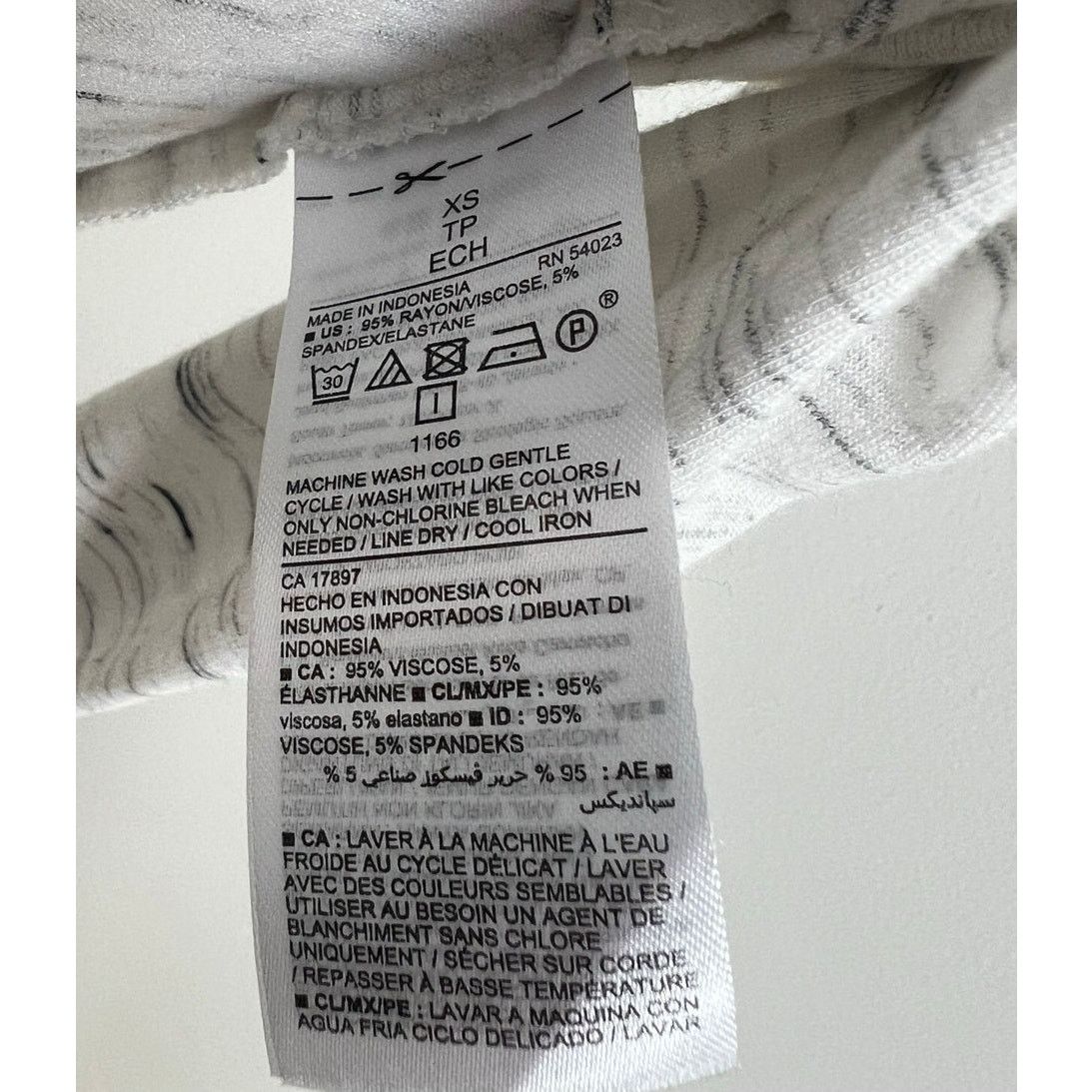 Old Navy Old Navy Women's Casual Long Sleeve Fitted Tshirt XS Size XS / US 0-2 / IT 36-38 - 6 Thumbnail