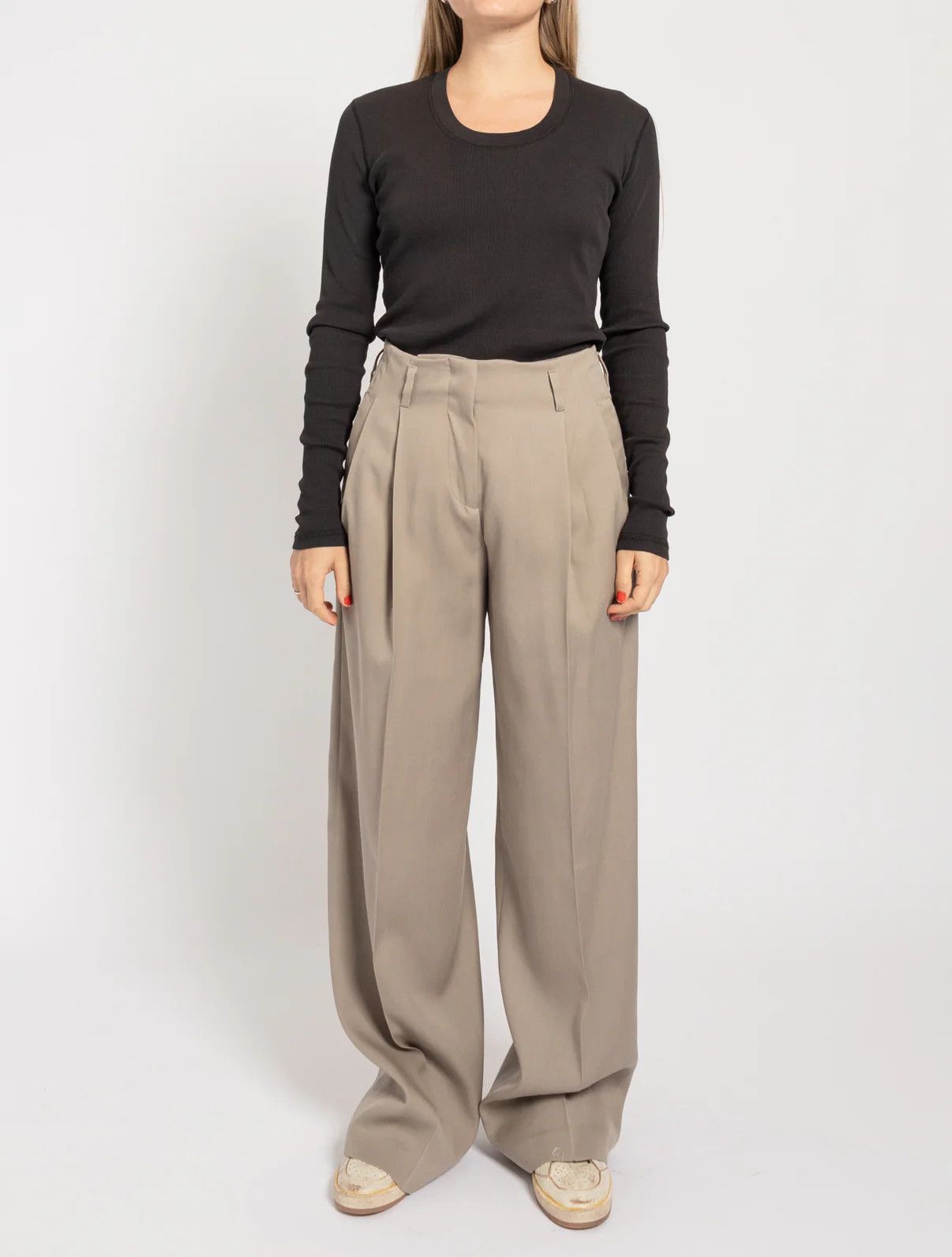 o1y0725 Casual Pant in Taupe