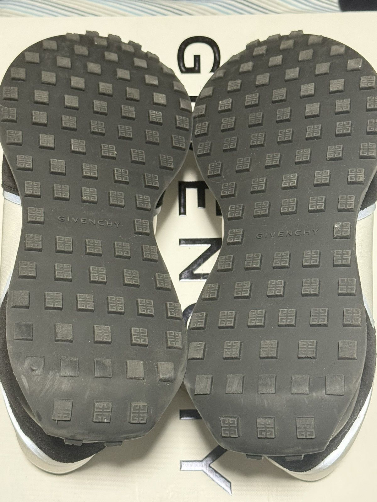 Givenchy Givenchy Black and White Runner Low Size US 9 / EU 42 - 6 Thumbnail