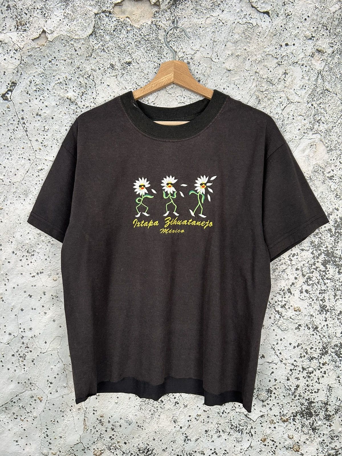 Vintage Vintage Mexico Embroidered Logo Graphic Tee 90s Streetwear Size US L / EU 52-54 / 3 - 1 Thumbnail