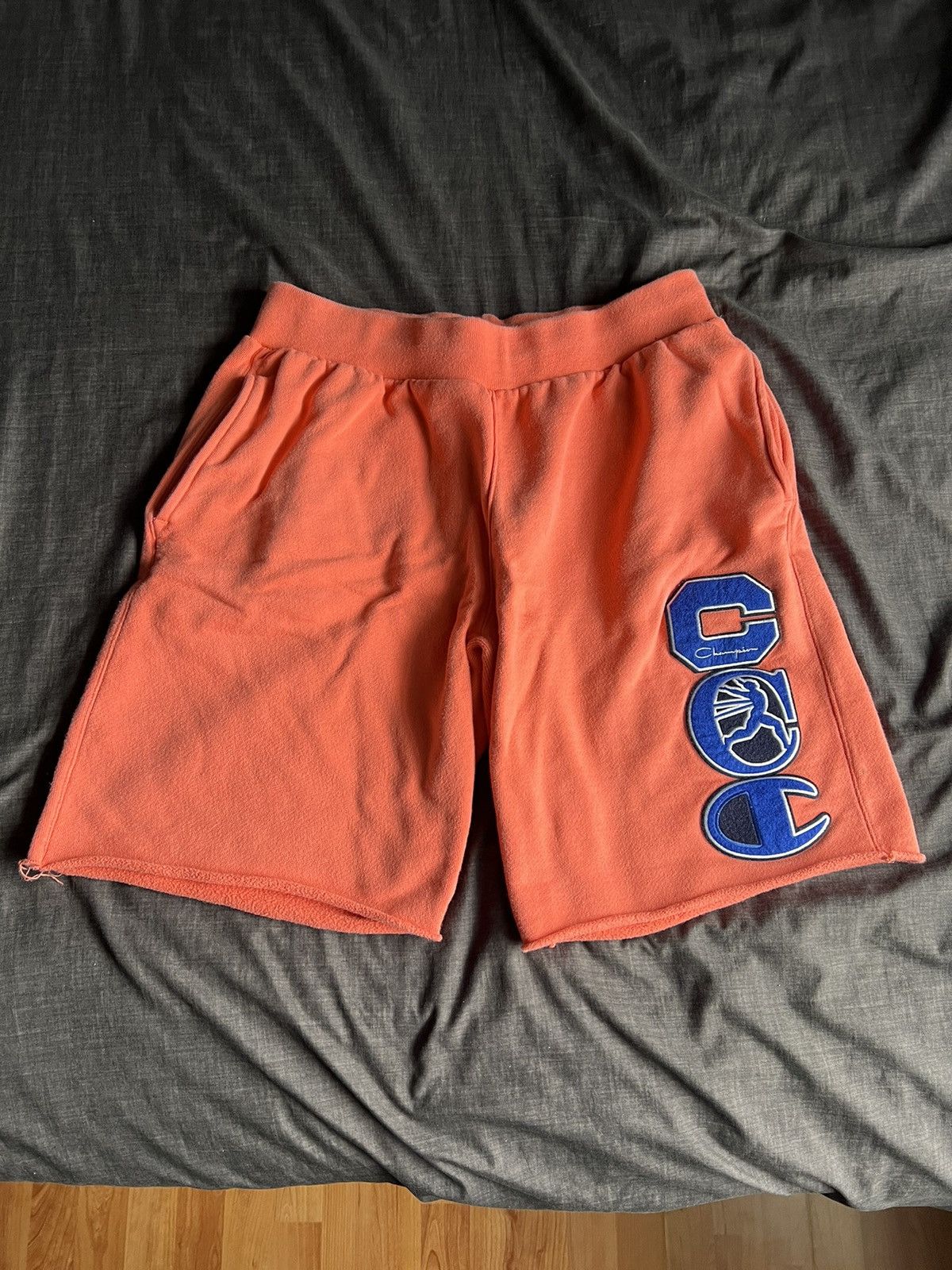 Champion Champion Reverse Weave Sweatshorts Salmon Pink Size US 34 / EU 50 - 1 Thumbnail