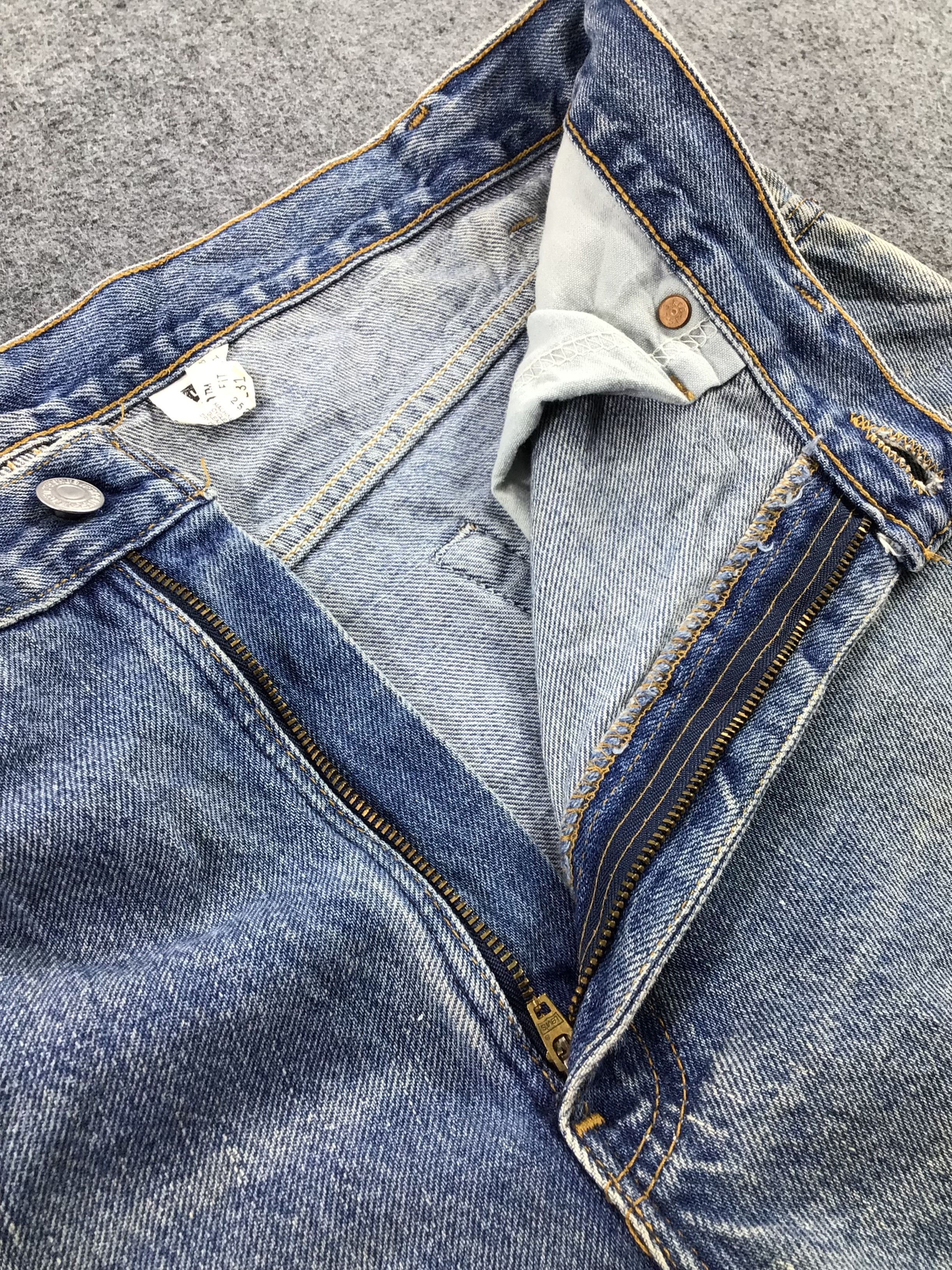 Levi's Vintage Levis Jeans Lot 550 Distressed Denim -J864 Size US 35 - 7 Thumbnail