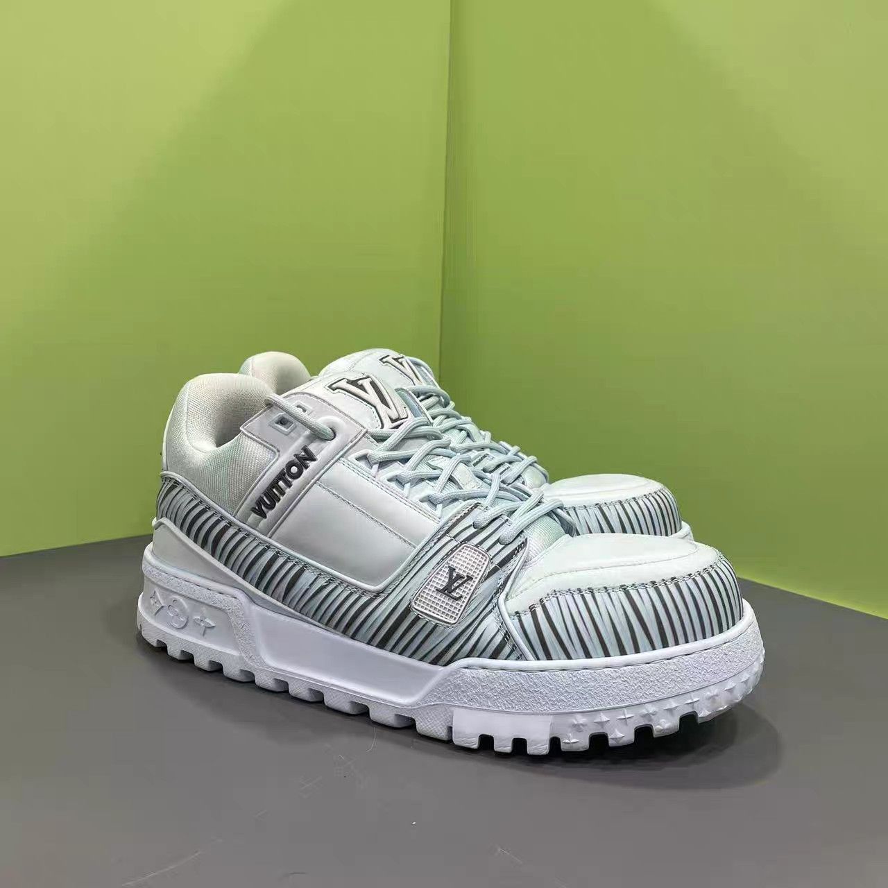Louis Vuitton Blue Low-Top Sneakers Size 8 Size US 8 / EU 41 - 1 Thumbnail