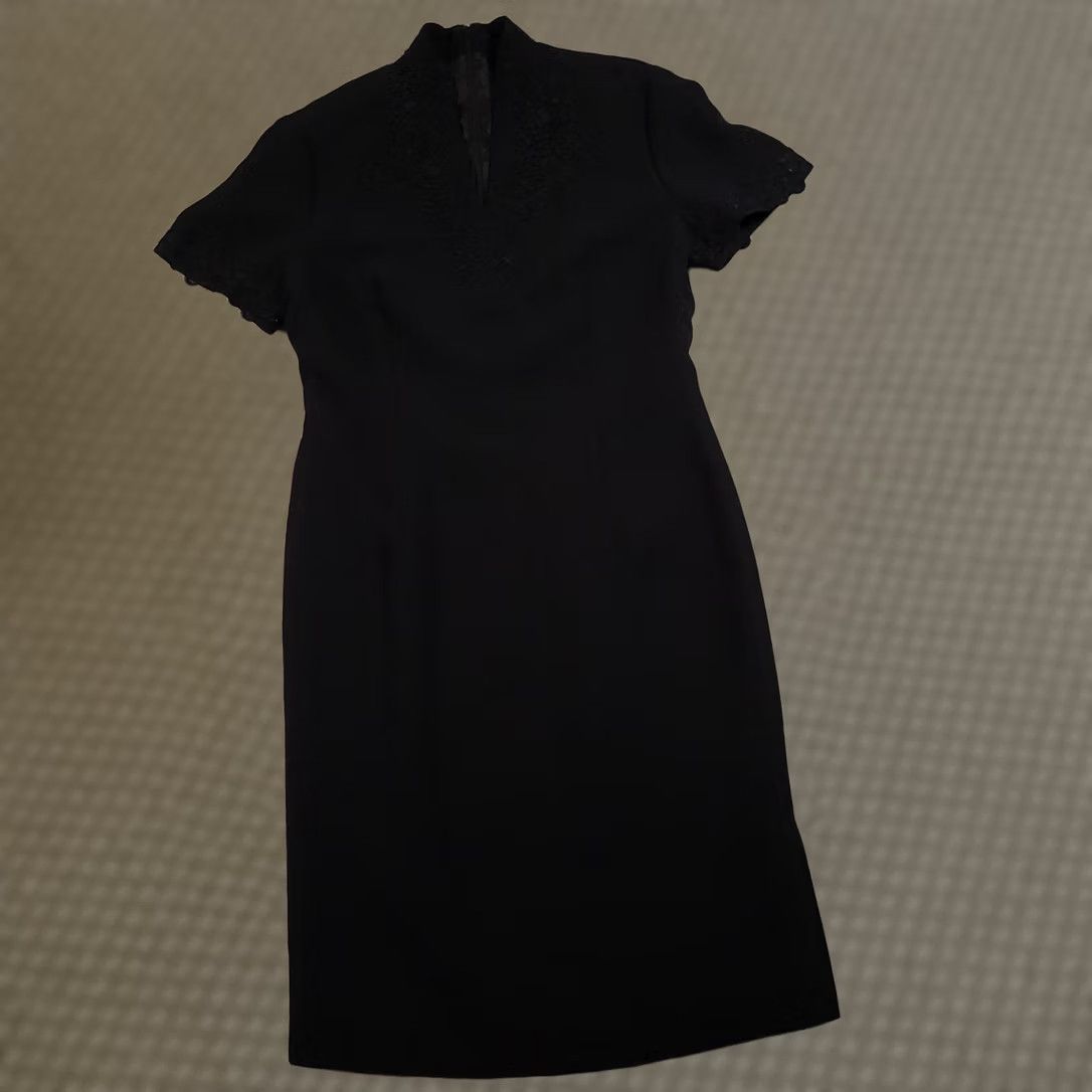 Talbots Talbots Dress Womens 4 Petite Sheath Short Sleeve Formal Elegant Black Cap Sleeve Zip Back Split V Neck / Knee Length Dress Size 27" / US 4 / IT 40 - 1 Thumbnail