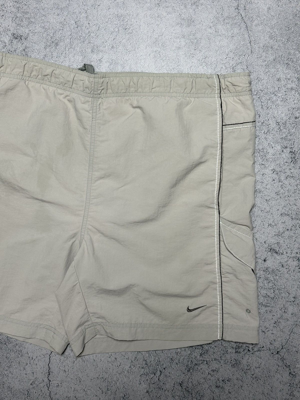 Vintage Vintage Nike Cargo Swoosh Shorts Y2k Size US 36 / EU 52 - 4 Thumbnail