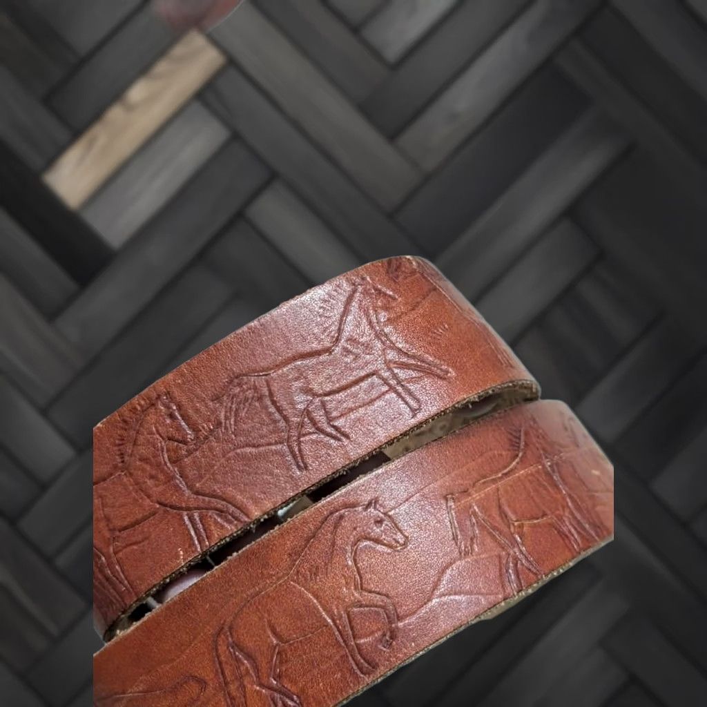 Vintage VINTAGE tooled buckle belt HORSES handcrafted 30 cowhide leather WESTERN cowboy Men Size 30 Brown Size 30 - 1 Thumbnail