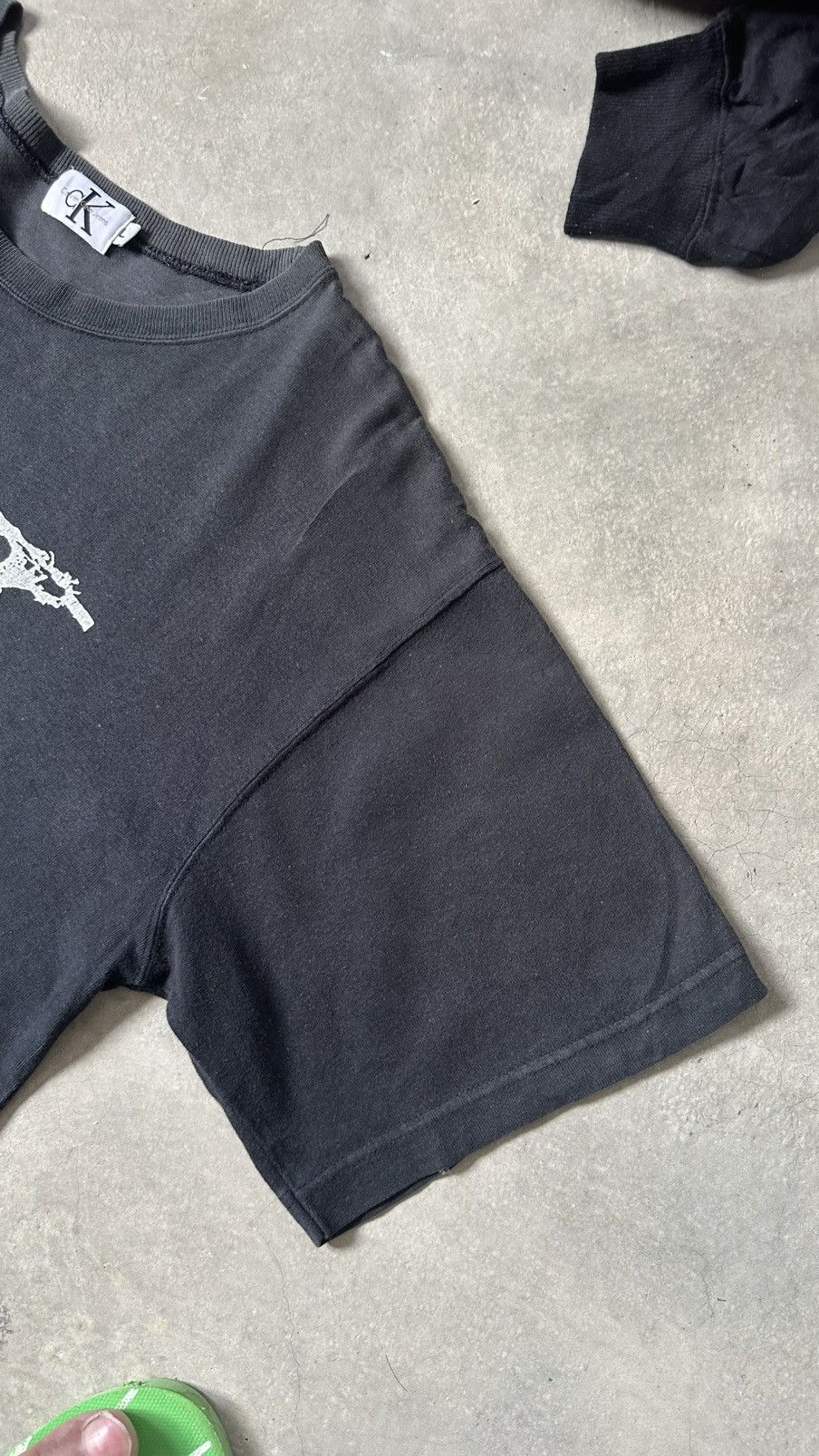 Calvin Klein VINTAGE CALVIN KLEIN JEANS BARCODE PRINT TEE Size US L / EU 52-54 / 3 - 4 Thumbnail