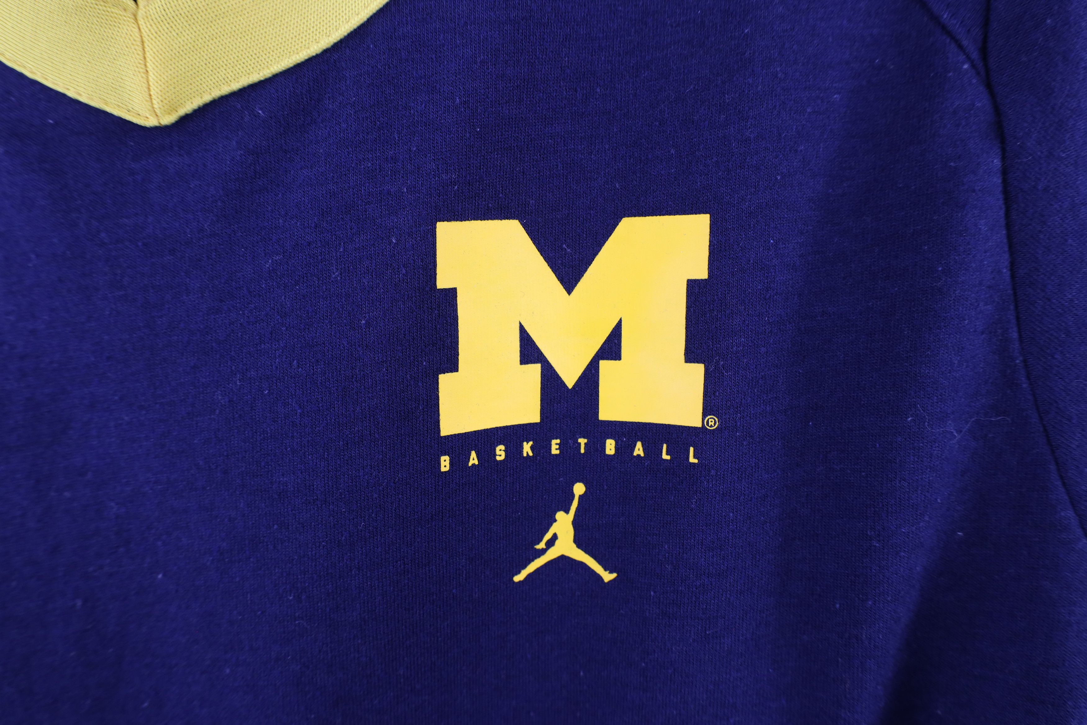 Nike Nike Air Jordan University of Michigan Basketball T-Shirt Size US M / EU 48-50 / 2 - 4 Thumbnail