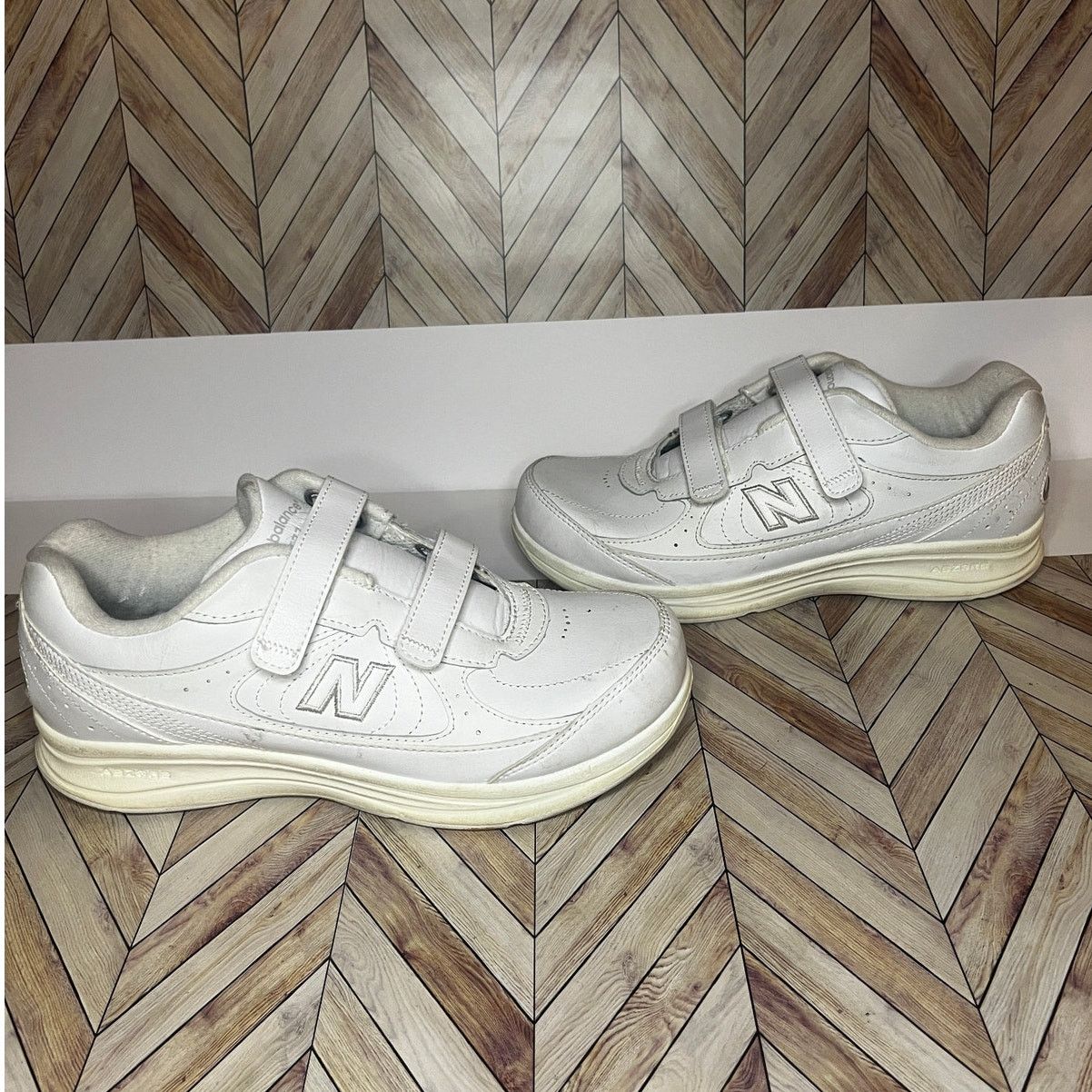 New Balance New Balance Leather Walking Sneakers White Women's Size US 8 Size US 8 / IT 38 - 2 Thumbnail