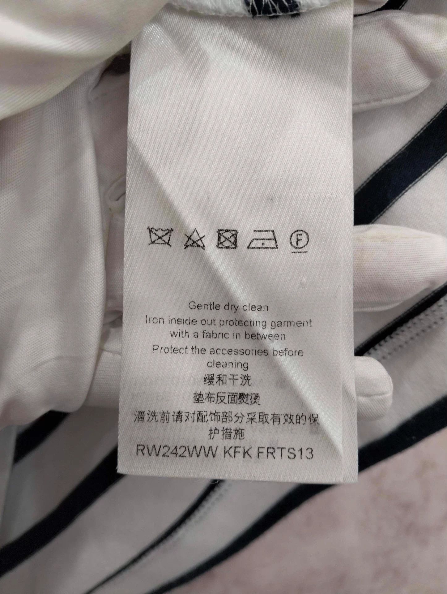 Louis Vuitton LV T-shirt XS Size XS / US 0-2 / IT 36-38 - 4 Thumbnail