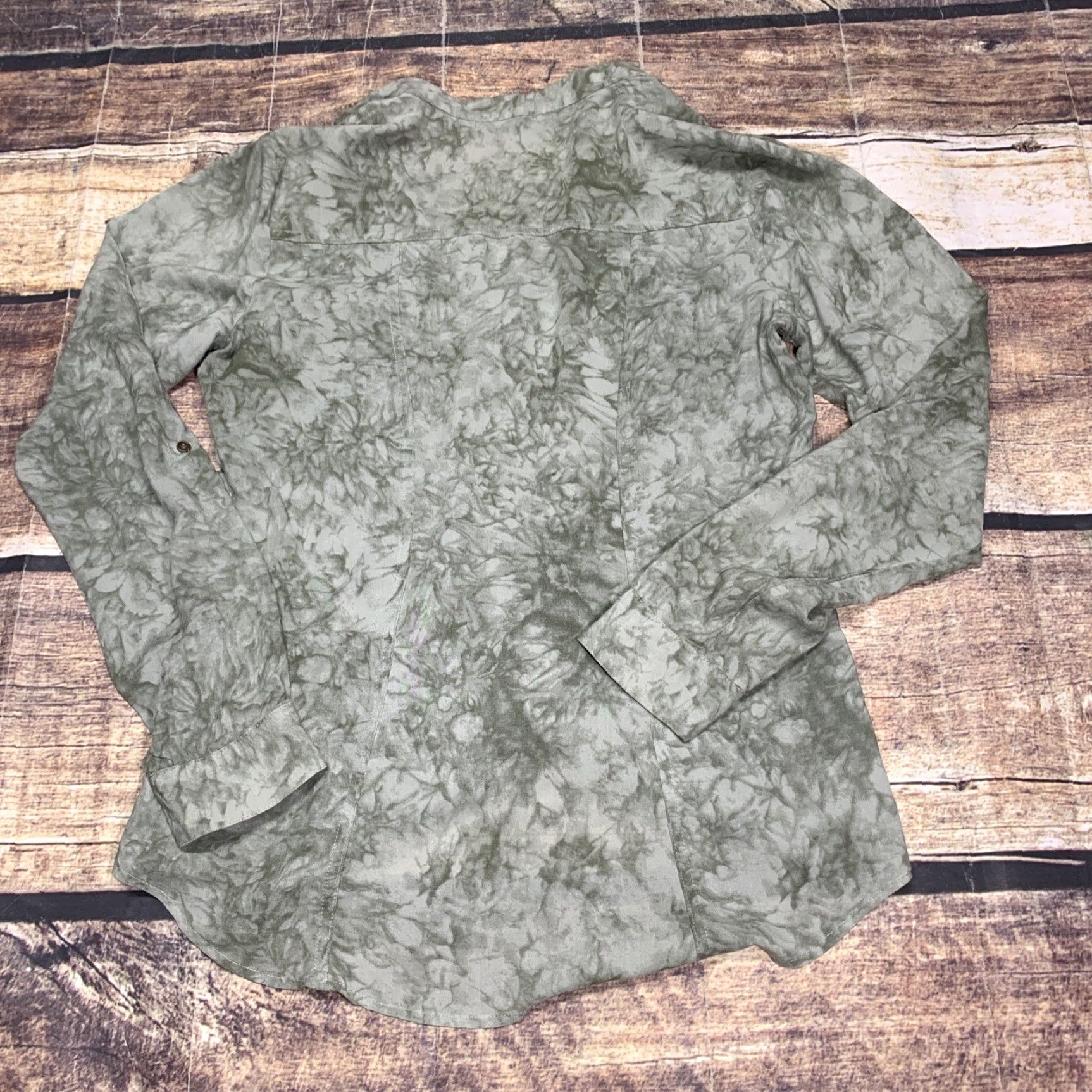Vintage Maurices Button-Up Shirt Women’s Medium Long Sleeve V-Neck Green Tie Die Button-Up Shirt Womens Medium Green Tie Die Size M / US 6-8 / IT 42-44 - 5 Thumbnail