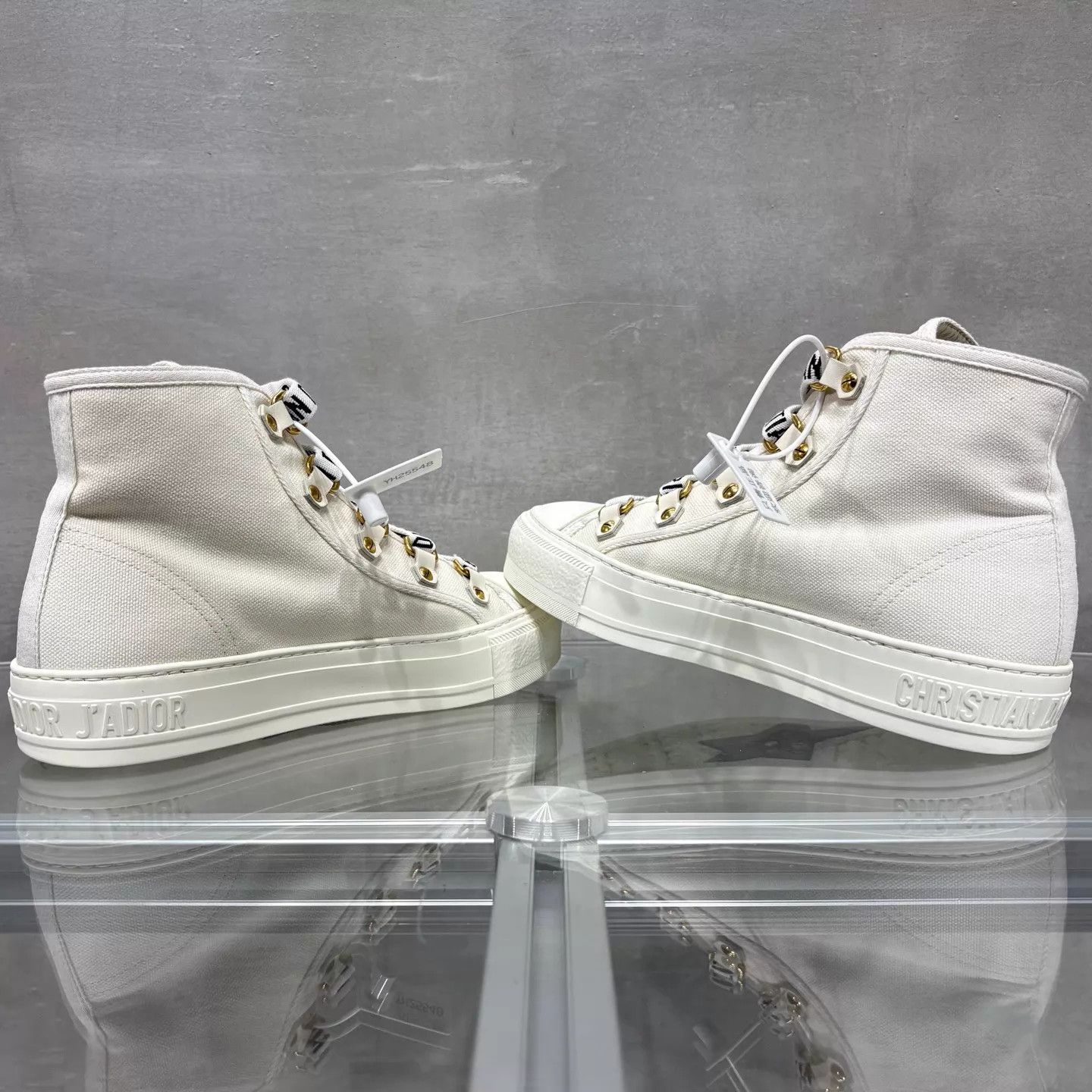 Dior Dior White Canvas Hi-Top Logo Sneaker 36.5 YH25547 Size US 6 / IT 36 - 5 Thumbnail