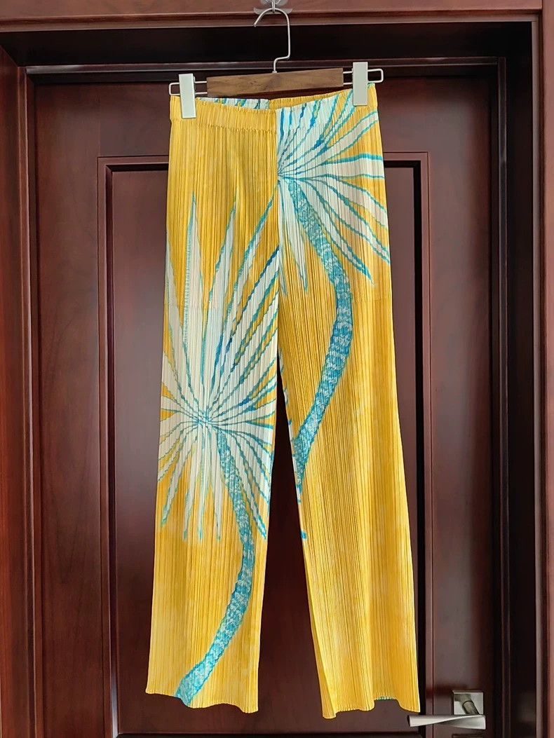 Issey Miyake Issey Miyake size:3 Yellow palm tree pleated straight-leg Size 23" - 2 Thumbnail