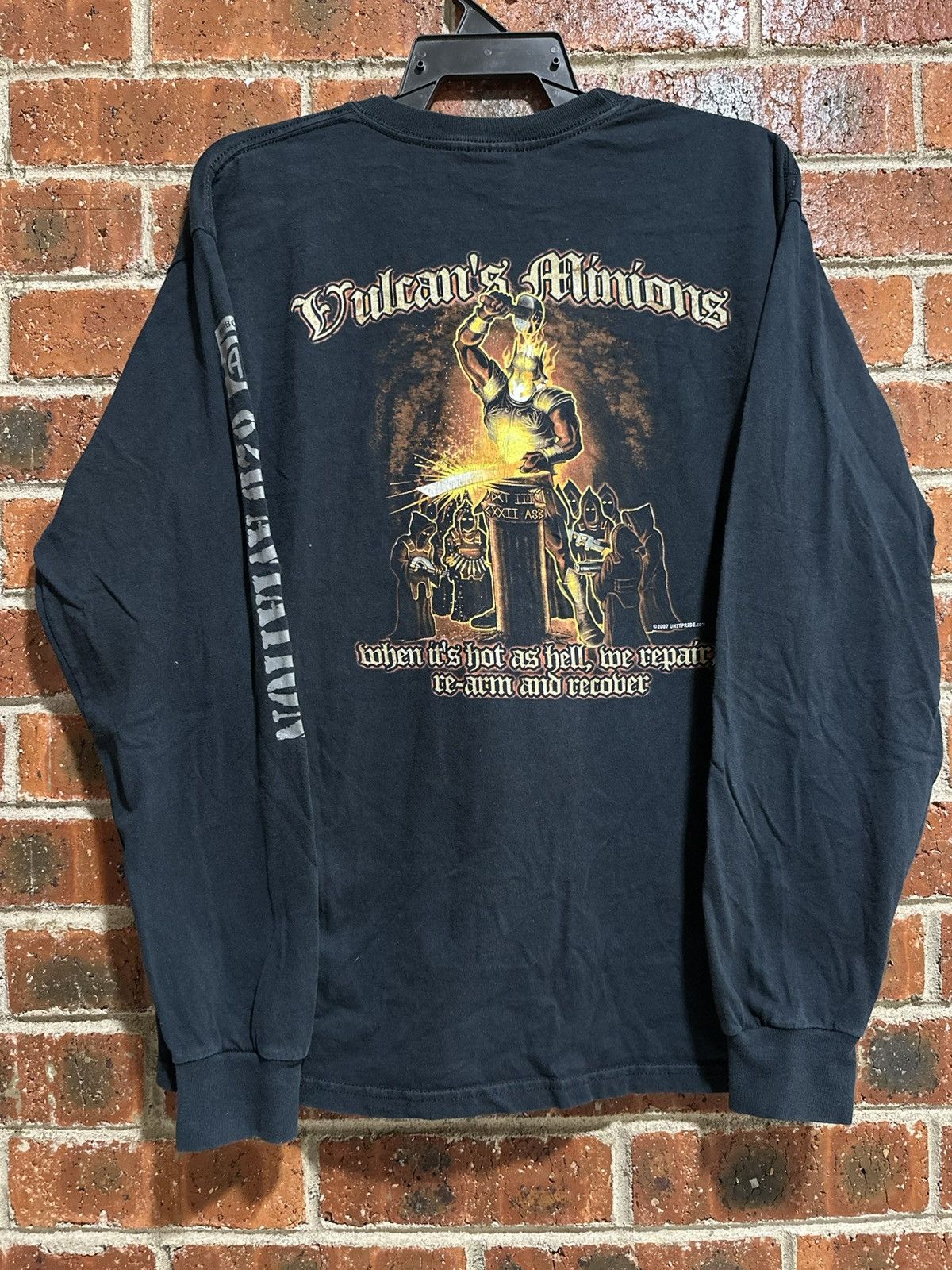 Vintage Vintage Vulcam’s Minions Long Sleeve Faded Tee Size US L / EU 52-54 / 3 - 1 Thumbnail