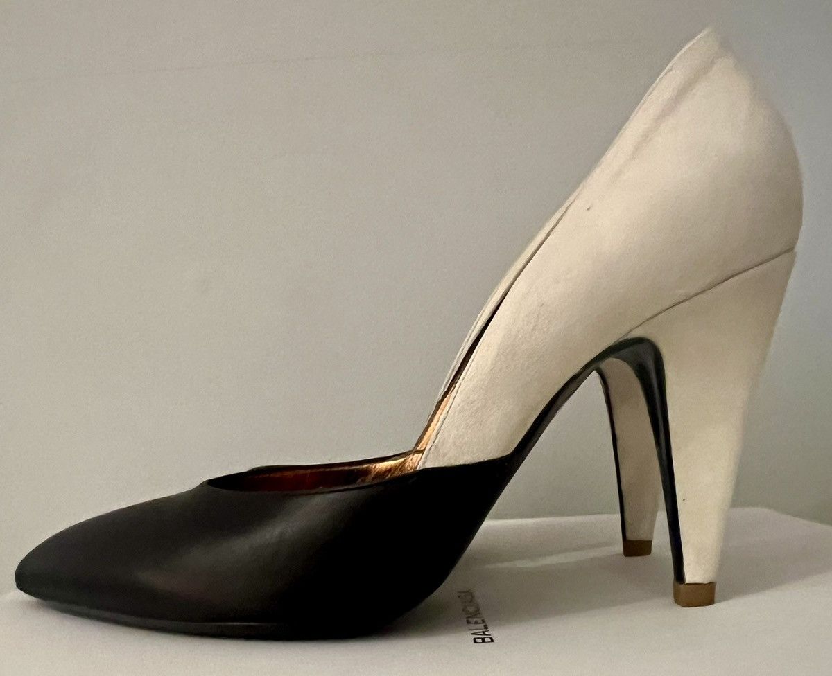 image of Authentic Balenciaga Scarpa Pelle S.cuoio Box Souple Heel Shoes in Black Cream, Women's (Size 7)