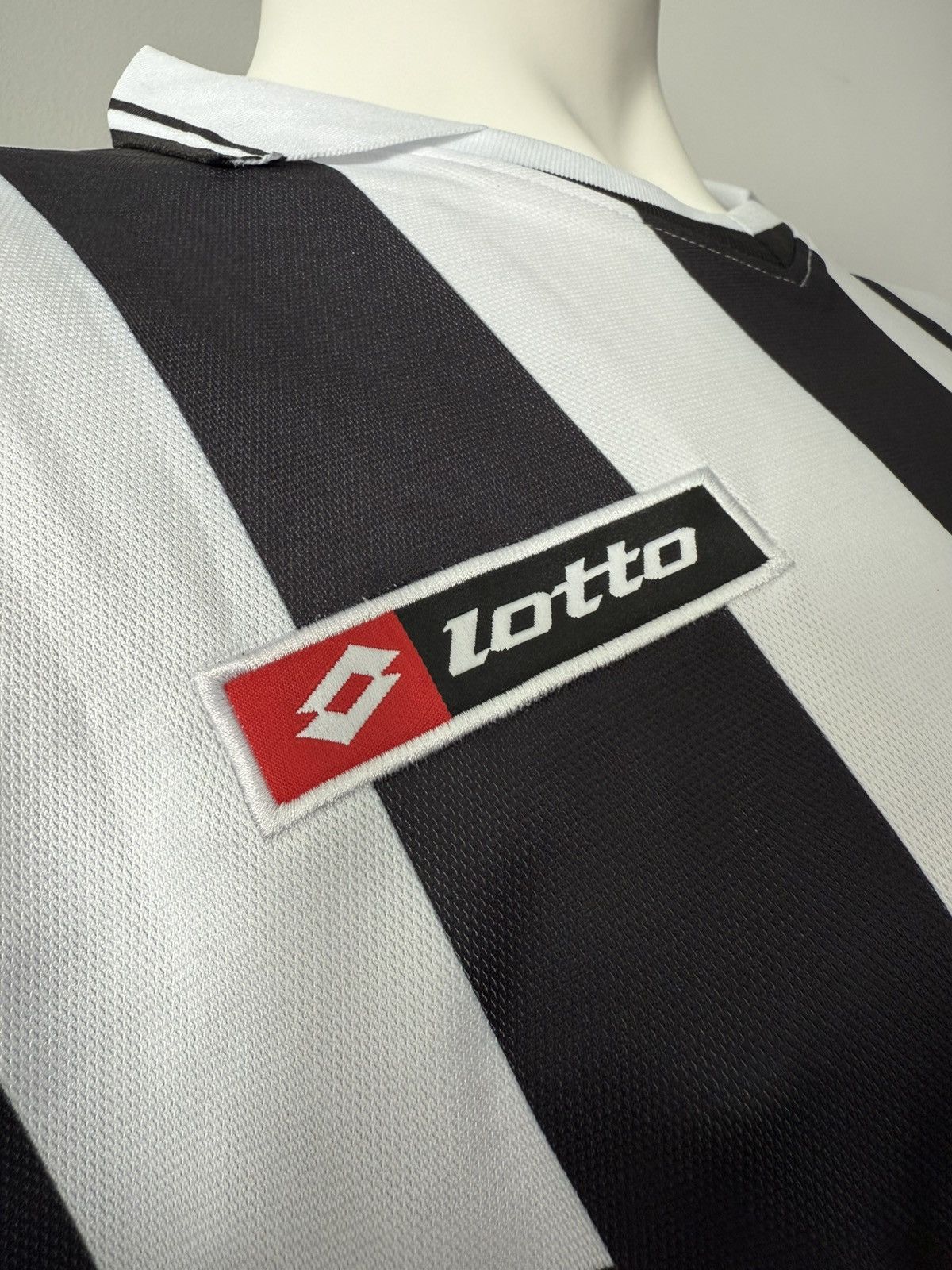 Lotto Sport Alessandro Del Piero Juventus New Men’s Soccer Retro Jersey Size US S / EU 44-46 / 1 - 7 Thumbnail