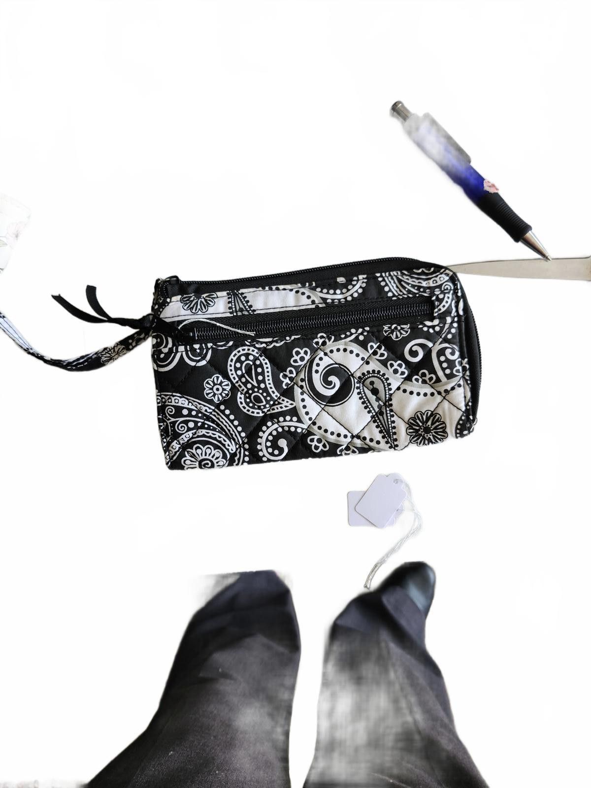 Designer Vera Bradley wristlet Size ONE SIZE - 1 Preview