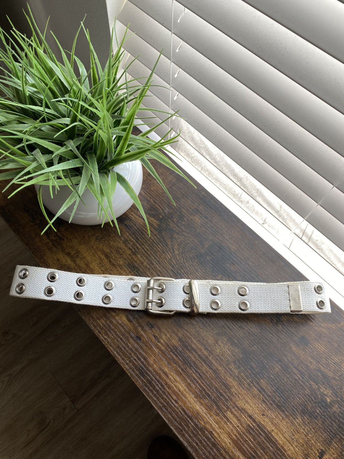 Y2K White Silver Grommet Belt