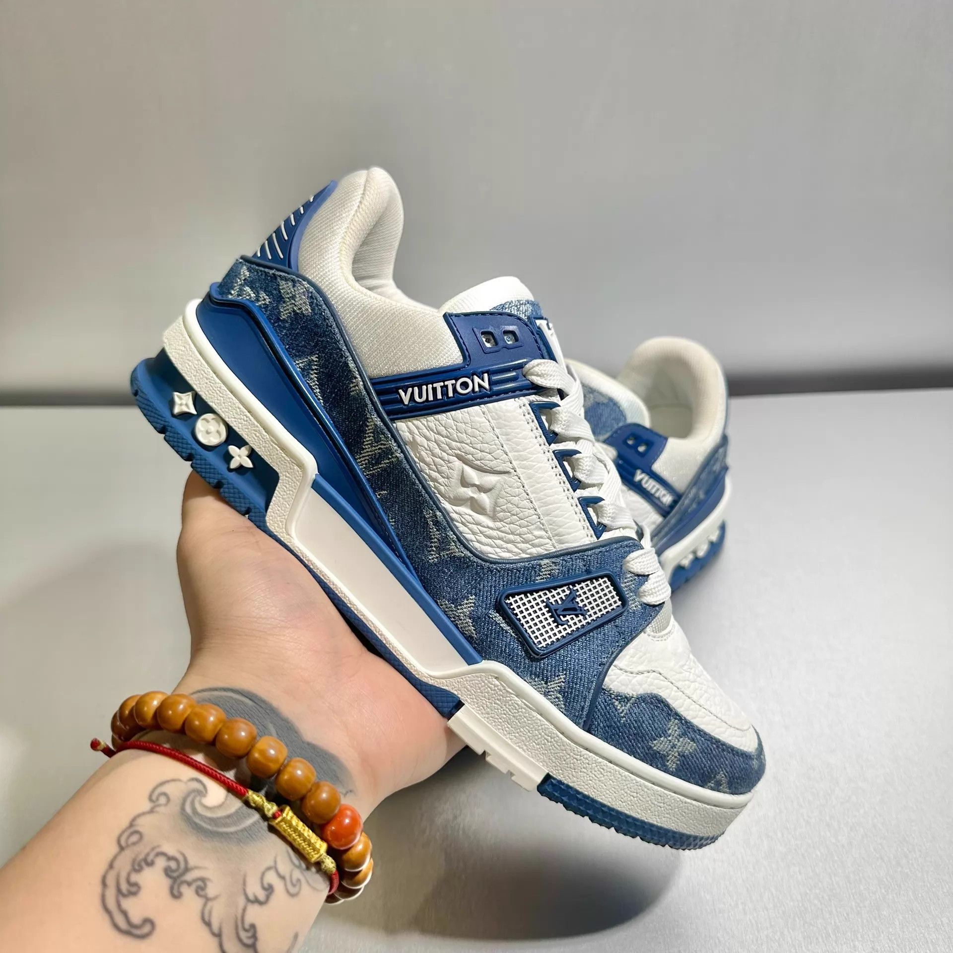 Louis Vuitton Louis Vuitton Trainer White Blue Denim 4/38 Worn once Size US 7.5 / IT 37.5 - 9 Thumbnail
