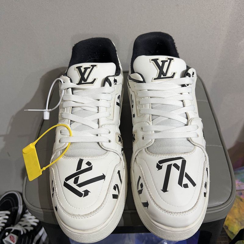 Louis Vuitton Louis Vuitton Stylish Low-Top Sneakers for Men -2508 Size US 8.5 / EU 41-42 - 2 Thumbnail