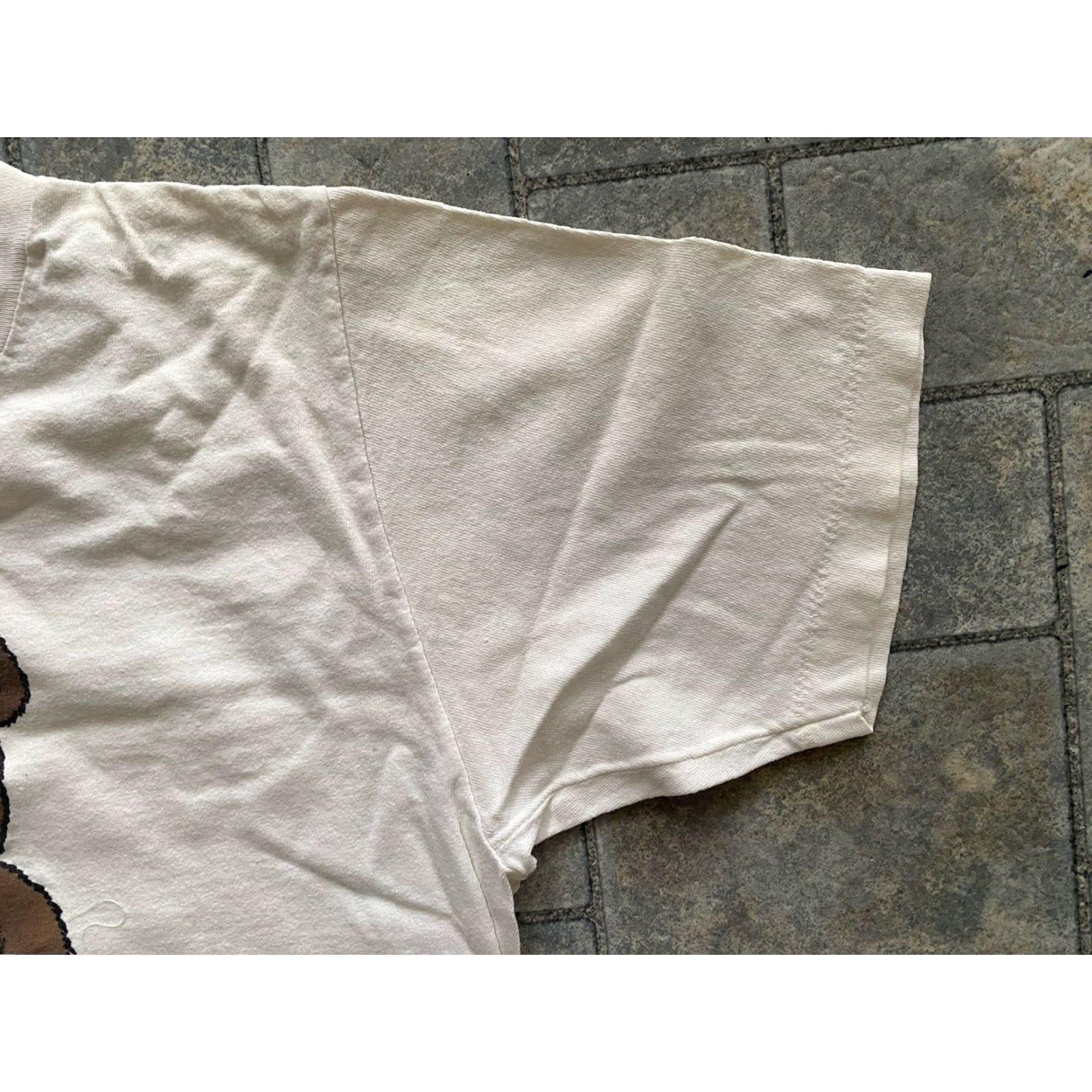 Jerzees VINTAGE Jerzees Shirt S 34-36 Single Stitch Made In USA Kansas Bear Hug KU 80s USA College University Mens White T-Shirt Short Sleeve Size US S / EU 44-46 / 1 - 5 Thumbnail
