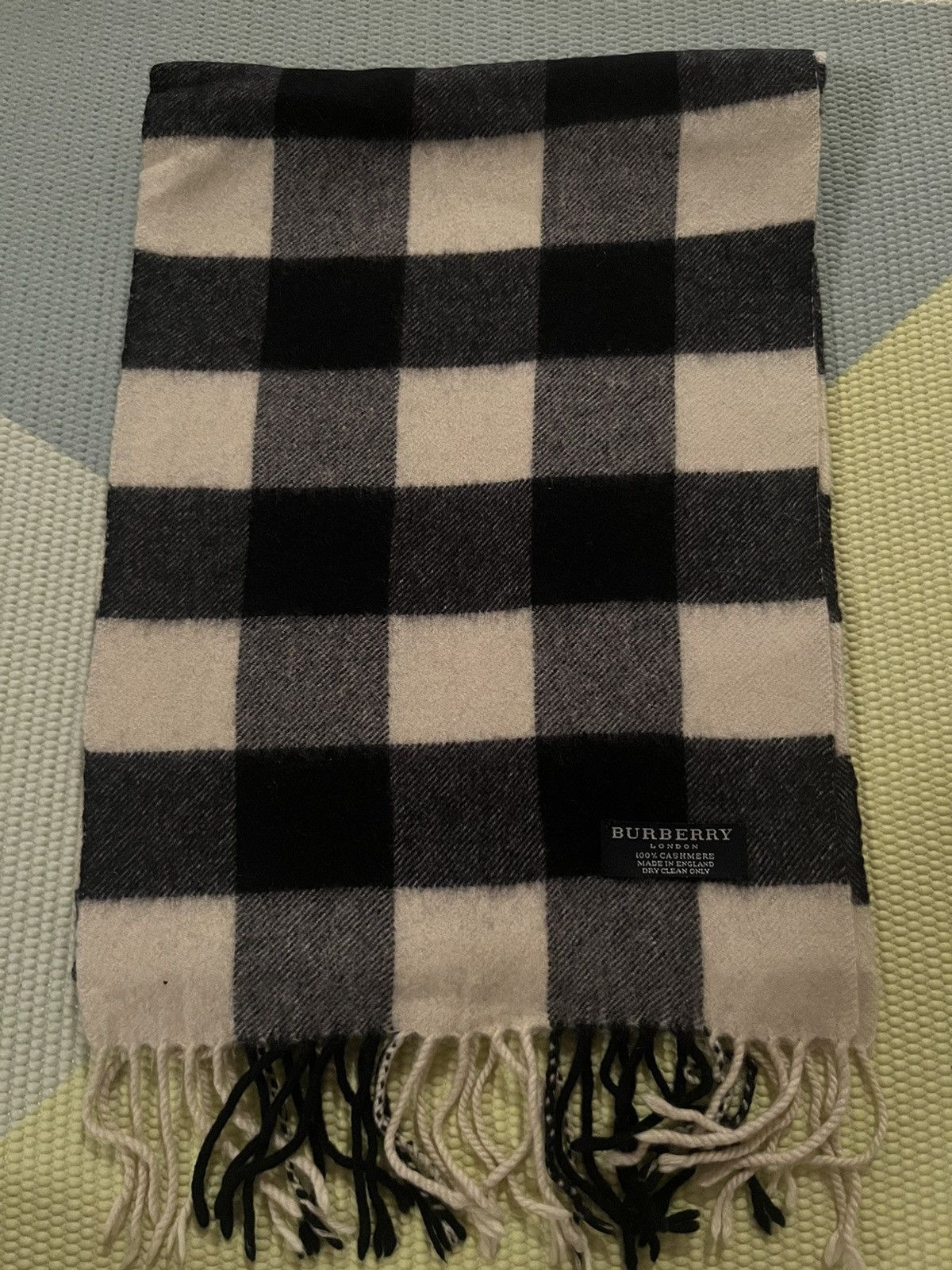 Burberry × Vintage Burberry Black And White Nova Check Scarf Size ONE SIZE - 1 Thumbnail
