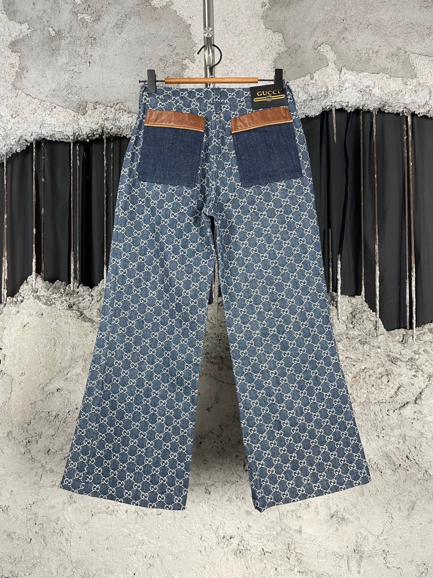 Gucci Gucci GG Monogram Wide Leg Jeans 26 New Size 26" / US 2 / IT 38 - 2 Thumbnail