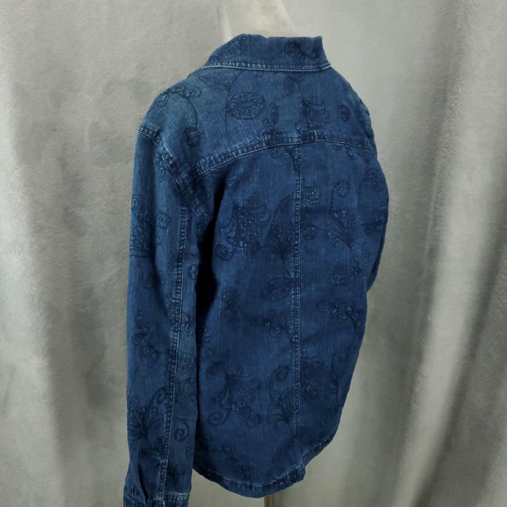 Vintage Alfred Dunner Denim Jacket Women 10 Blue Embroidered Button Front Pockets Flower Artsy Classic Womens Size L / US 10 / IT 46 - 3 Thumbnail