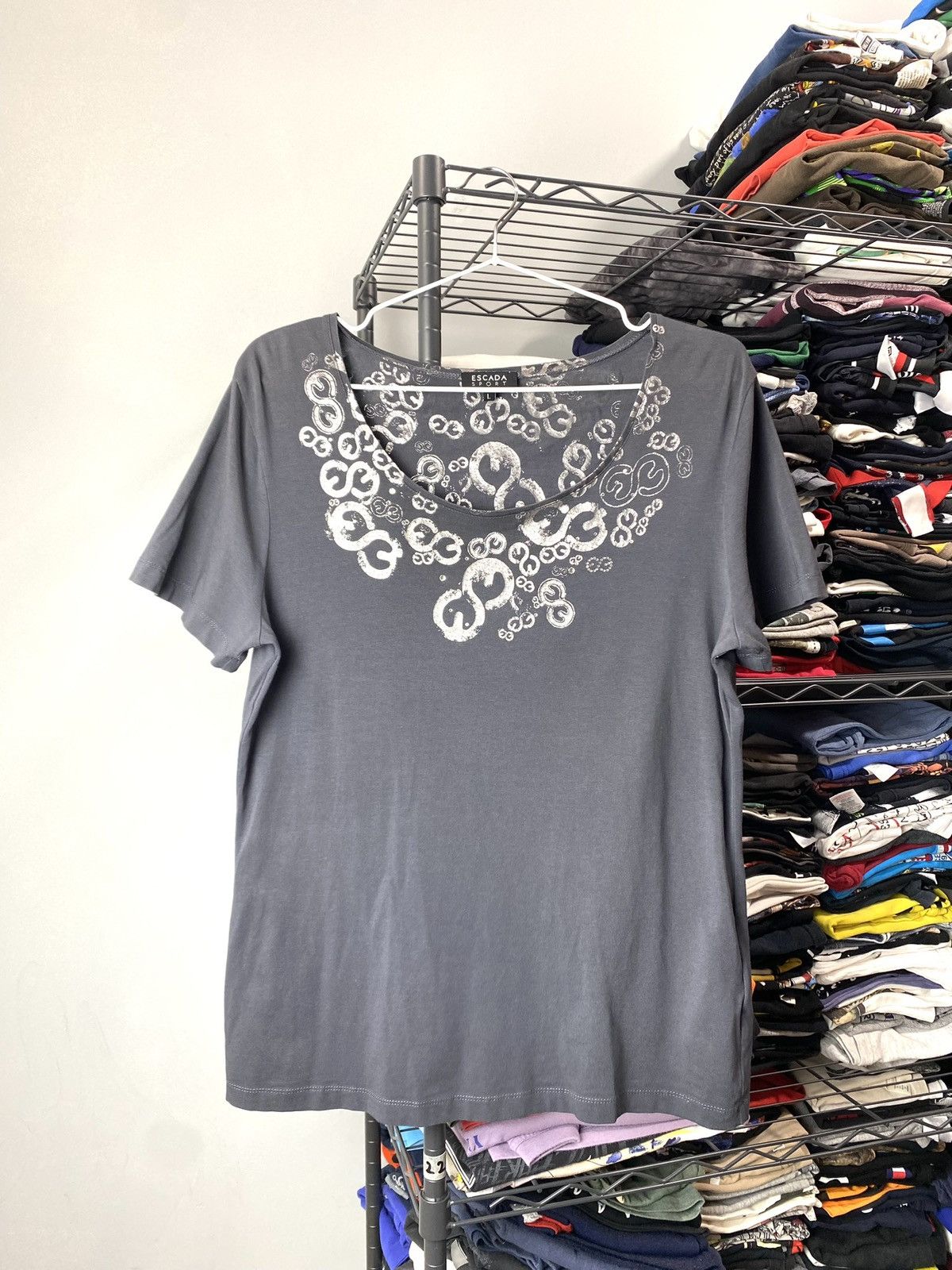 Escada Luxury Escada Silver Neck Print T Shirt Size L / US 10 / IT 46 - 1 Thumbnail