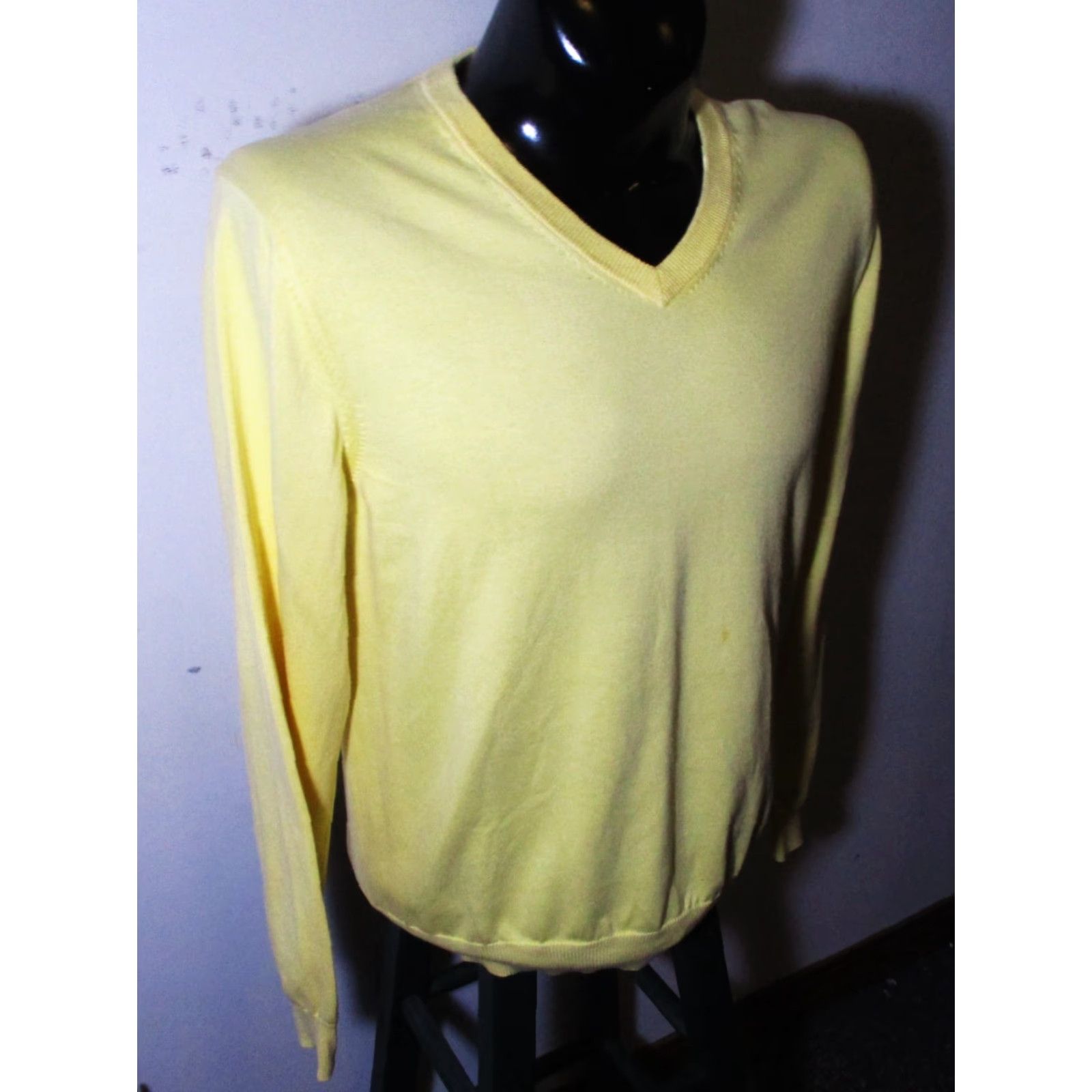 Brooks Brothers **Brooks Brothers Yellow Long Sleeve V-Neck Men's Size L Sweater** User: Brooks Brothers Yellow Long Sleeve V-Neck Men's Size L Sweater Size US L / EU 52-54 / 3 - 3 Thumbnail