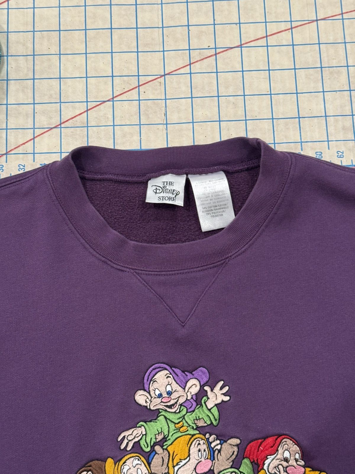 Disney The Disney Store The Seven Dwarfs Embroidered Crewneck Purpl Size US XL / EU 56 / 4 - 5 Thumbnail