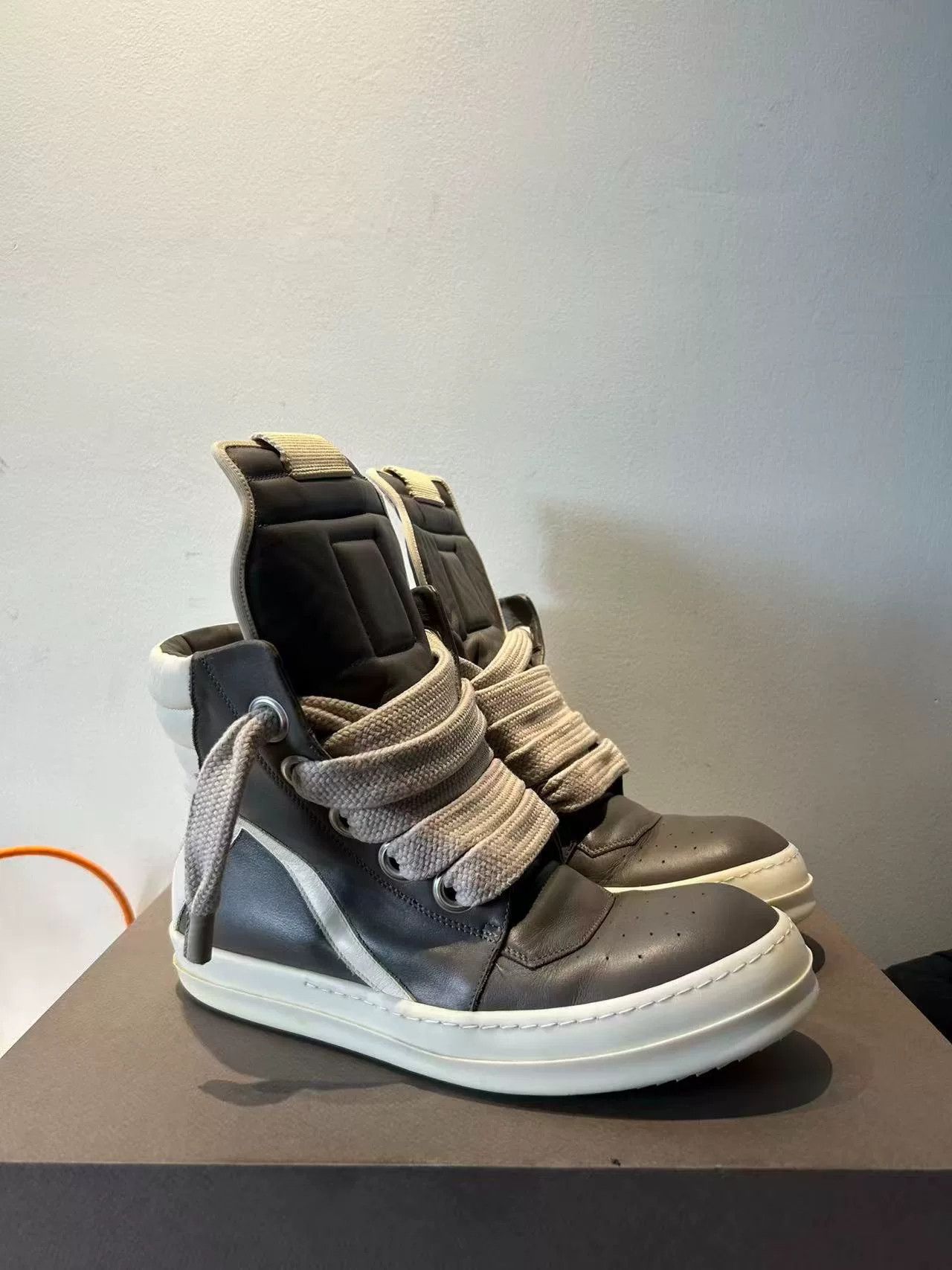 Rick Owens Rick Owens Gray Hitop Sneakers 42 Men Size US 9 / EU 42 - 1 Thumbnail