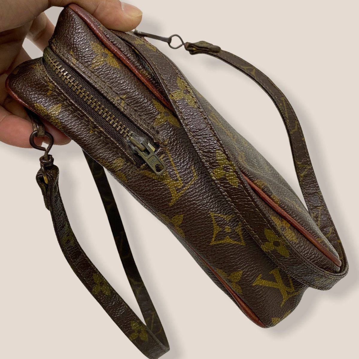 Vintage ‼️YES‼️ AUTHENTIC LOUIS VUITTON DANUBE ECLAIR ZIPPER SLING BAG Size ONE SIZE - 3 Thumbnail