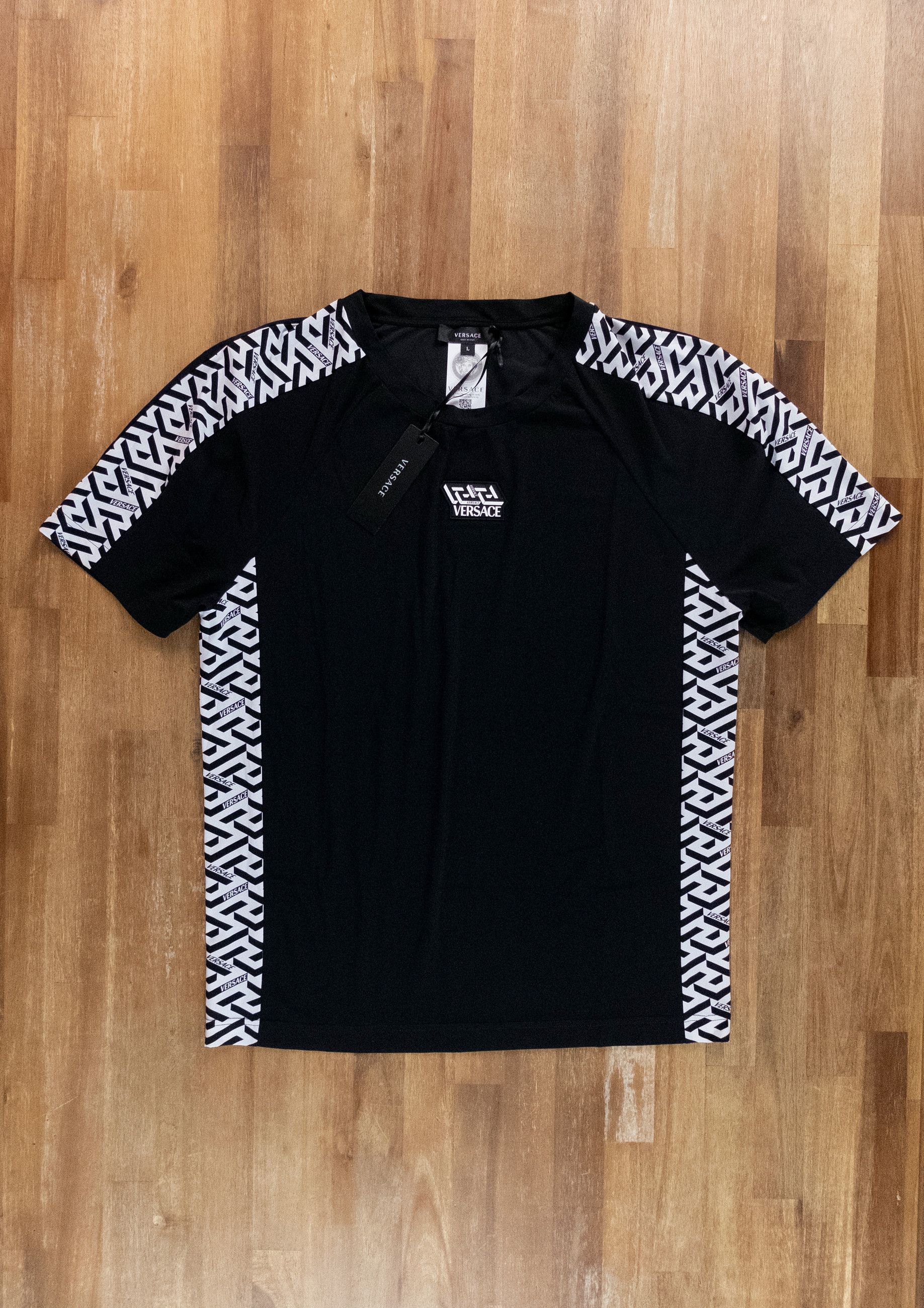Versace VERSACE black & white La Greca nylon gym t-shirt Large Size US L / EU 52-54 / 3 - 5 Thumbnail