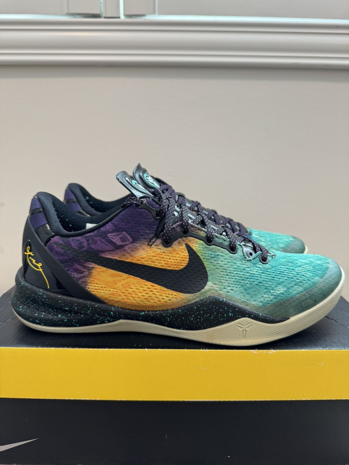 Nike Nike Kobe 8 Easter Size 8.5 Excellent Condition Size US 8.5 / EU 41-42 - 2 Thumbnail