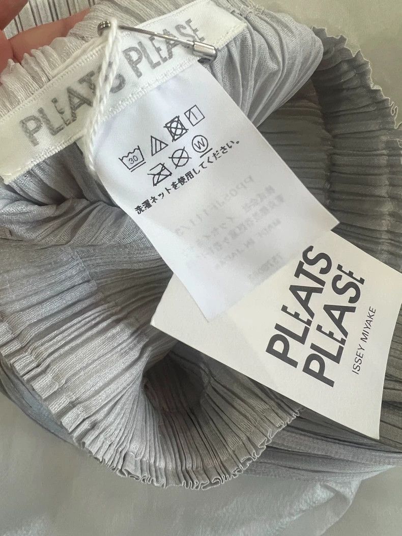 Issey Miyake Issey Miyake size:3 Light grey pleated trousers Size 22" - 3 Thumbnail