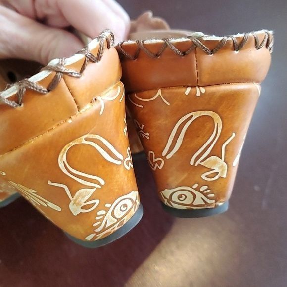 Designer Bamboo 54 Leather 2" Heeled Sz. 7 Thong Sandals Size US 7 / IT 37 - 7 Thumbnail