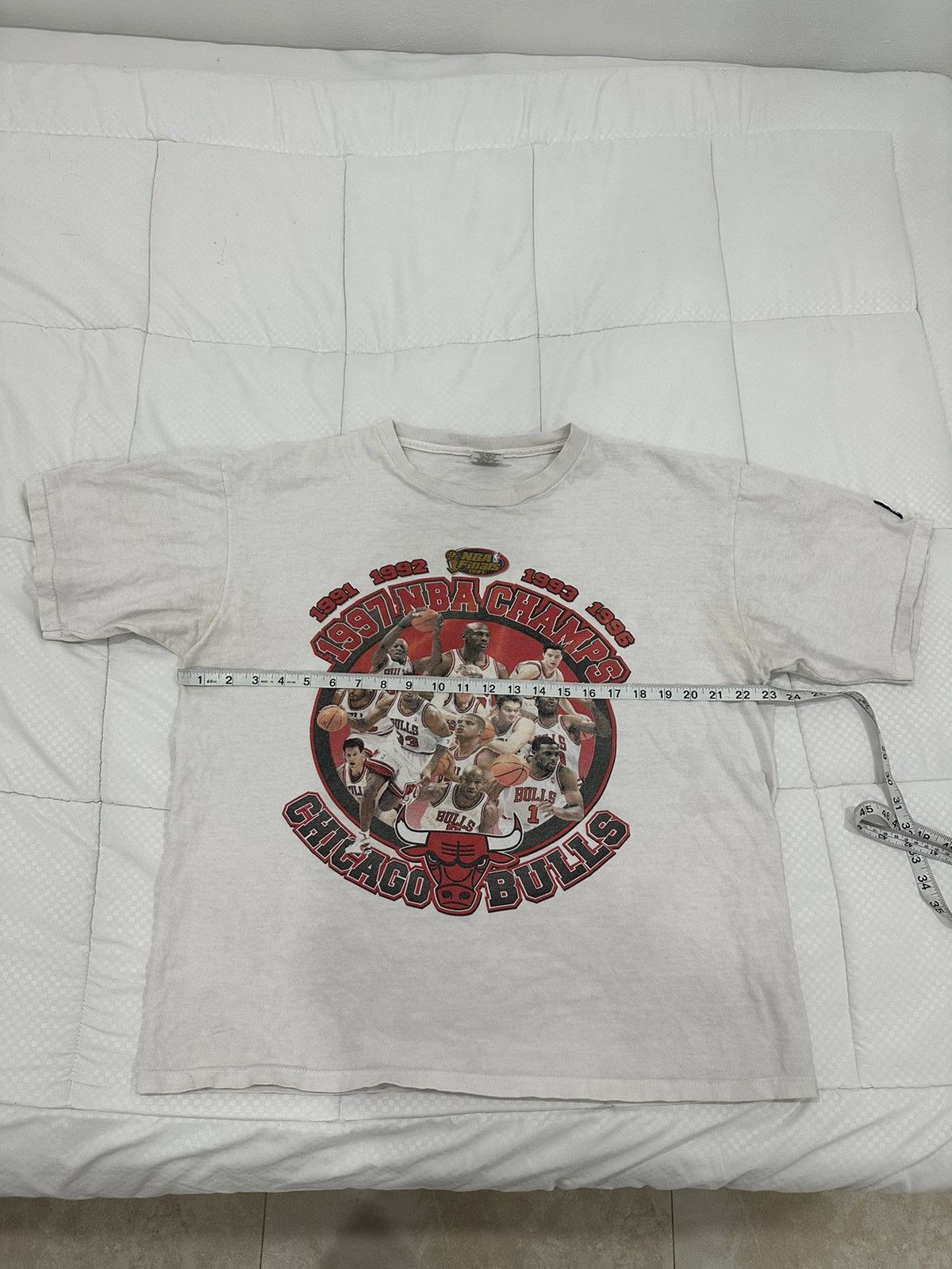 NBA × Starter Vintage 1997 Starter Bulls T-Shirt Size US L / EU 52-54 / 3 - 1 Thumbnail