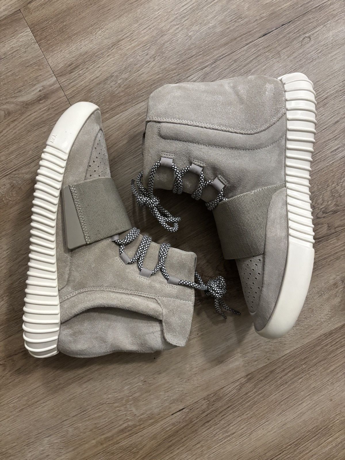 Kanye West x Adidas x Yeezy Boost 750 “OG light Brown”