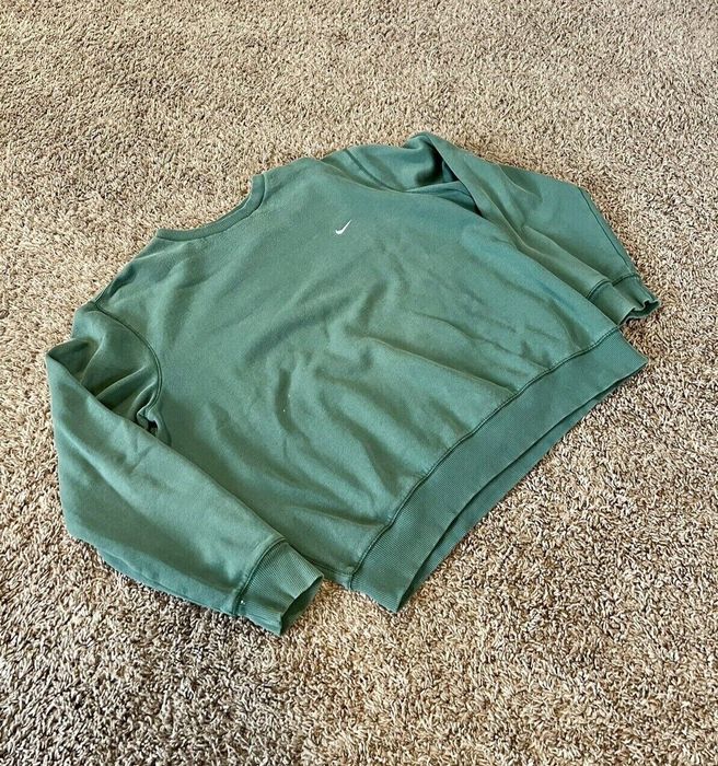 Olive green nike online crewneck