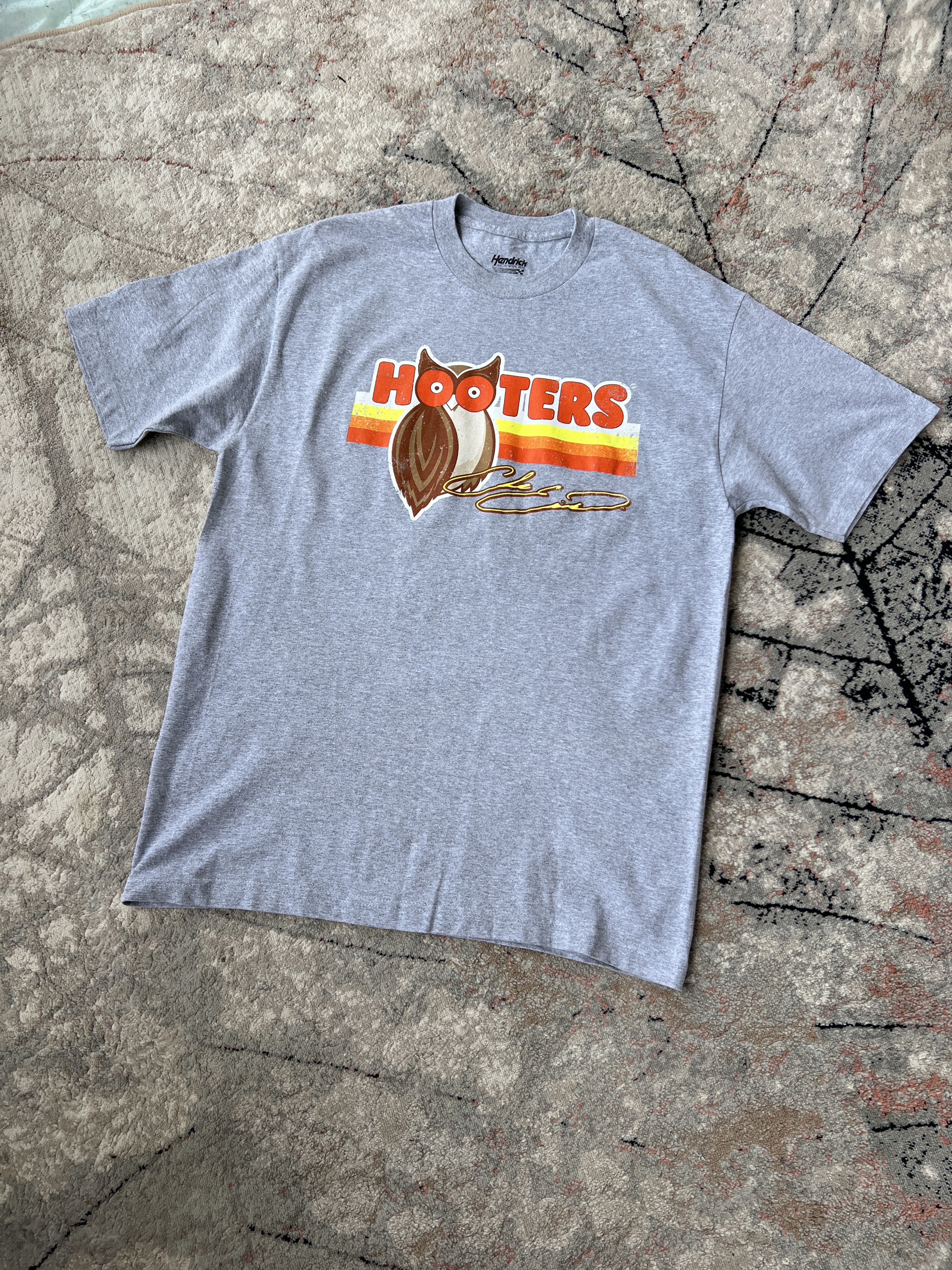 NASCAR Hendrick Motosports Hooters Nascar Tee Size US L / EU 52-54 / 3 - 2 Thumbnail