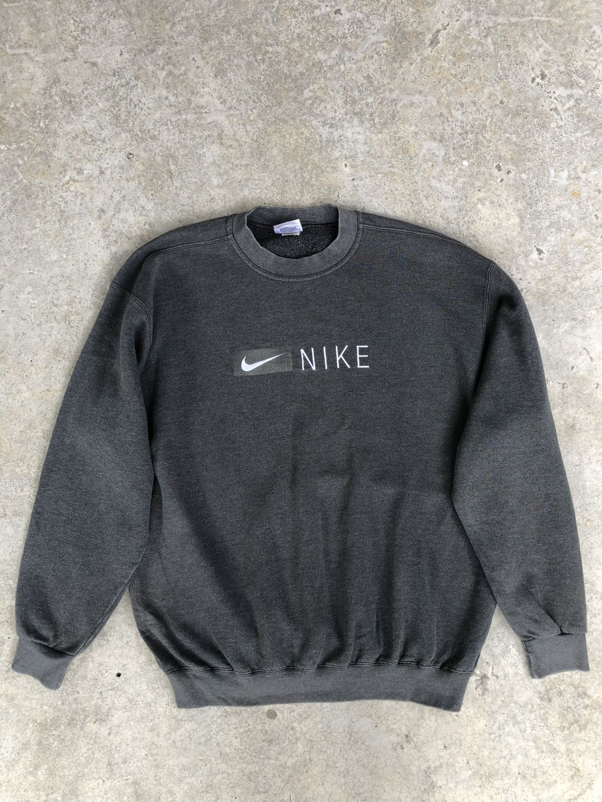 Nike Vintage Nike Embroidered Logo Sweatshirt Size US L / EU 52-54 / 3 - 4 Thumbnail