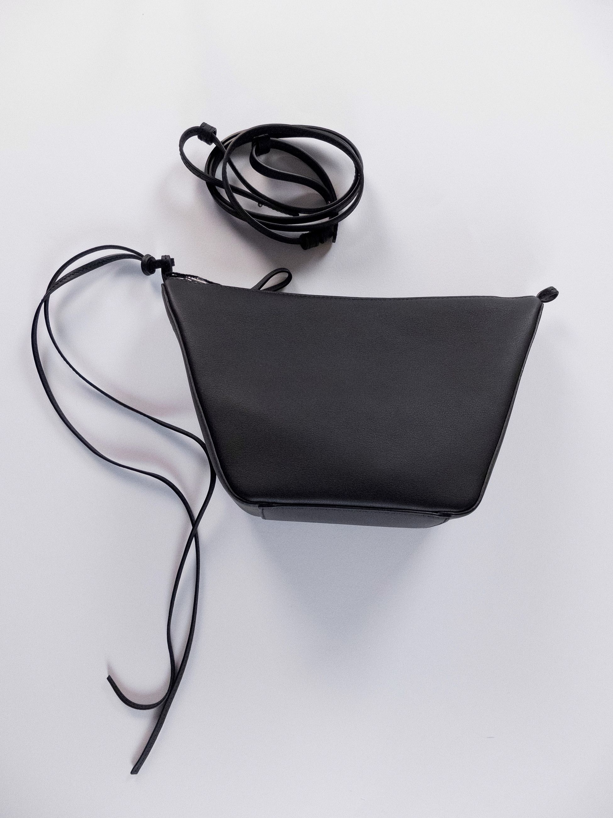 Loewe LOEWE Mini Hammock black leather hobo shoulder bag Size ONE SIZE - 4 Thumbnail