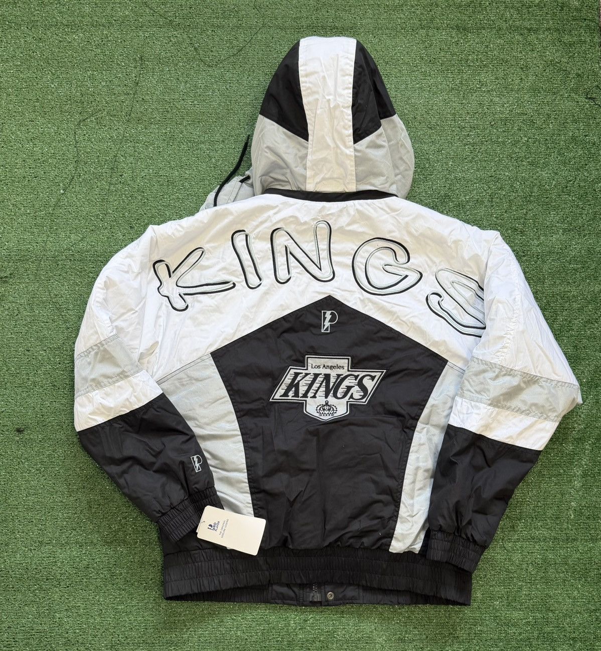 Pro Player LOS ANGELES KINGS PRO PLAYER “SCRIPT“ SPELL OUT VTG STYLE Size US M / EU 48-50 / 2 - 2 Thumbnail