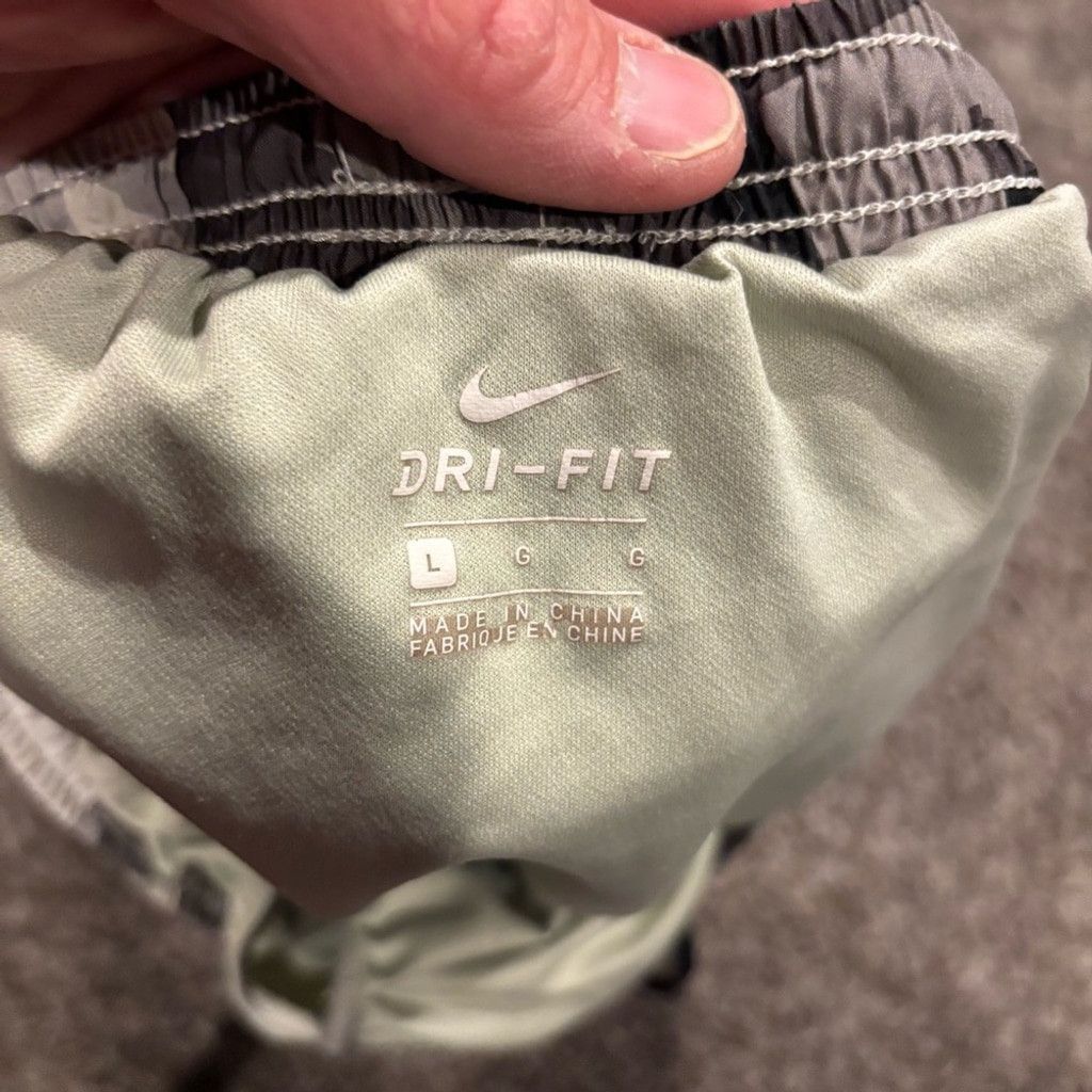 Nike Nike Women's Athletic Shorts Size 34" / US 12 / IT 48 - 2 Thumbnail