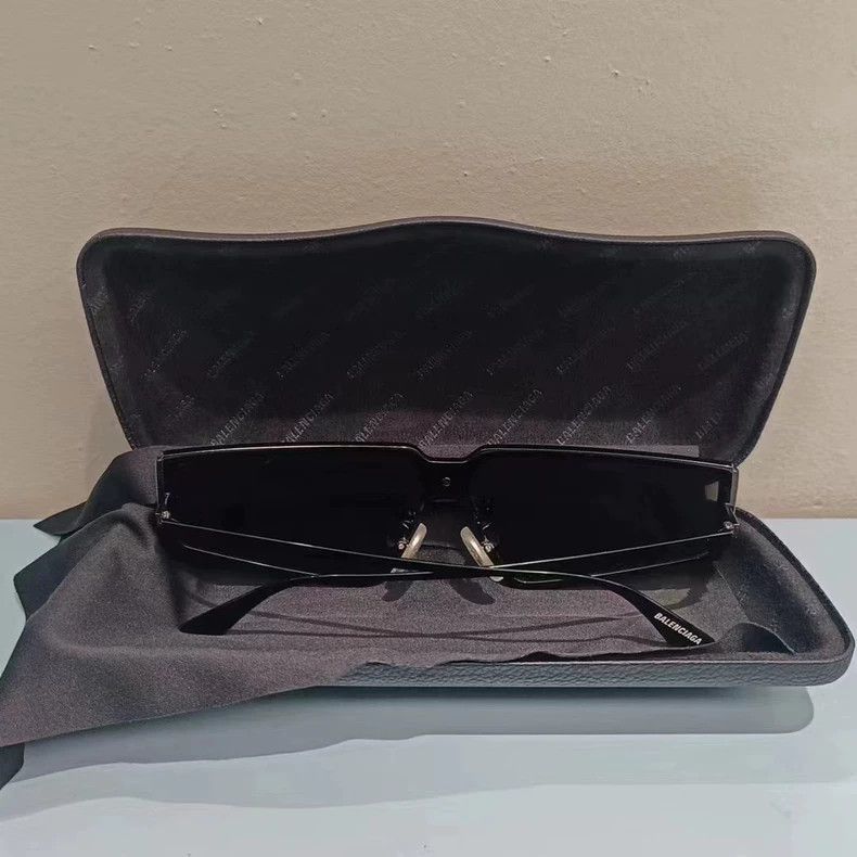 Balenciaga Balenciaga BB Logo Sunglasses in Black-2506 Size ONE SIZE - 3 Thumbnail