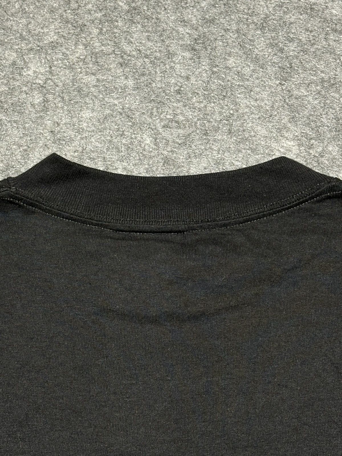 Vintage Vintage 90s black crewneck T-shirt a front pocket. Size US M / EU 48-50 / 2 - 11 Thumbnail