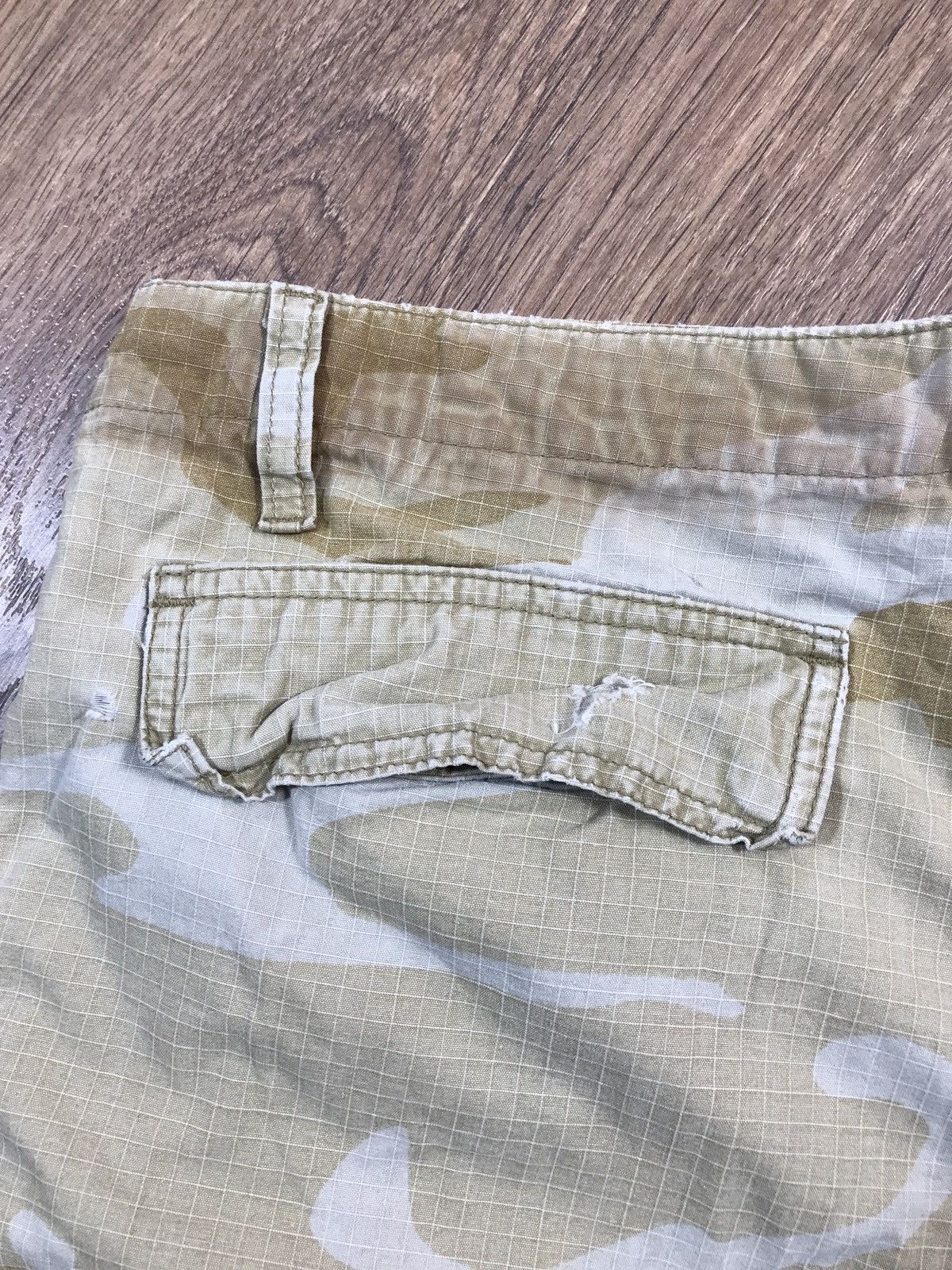 Carhartt × Vintage Vintage Carhartt Khaki Shorts Size US 31 - 15 Thumbnail