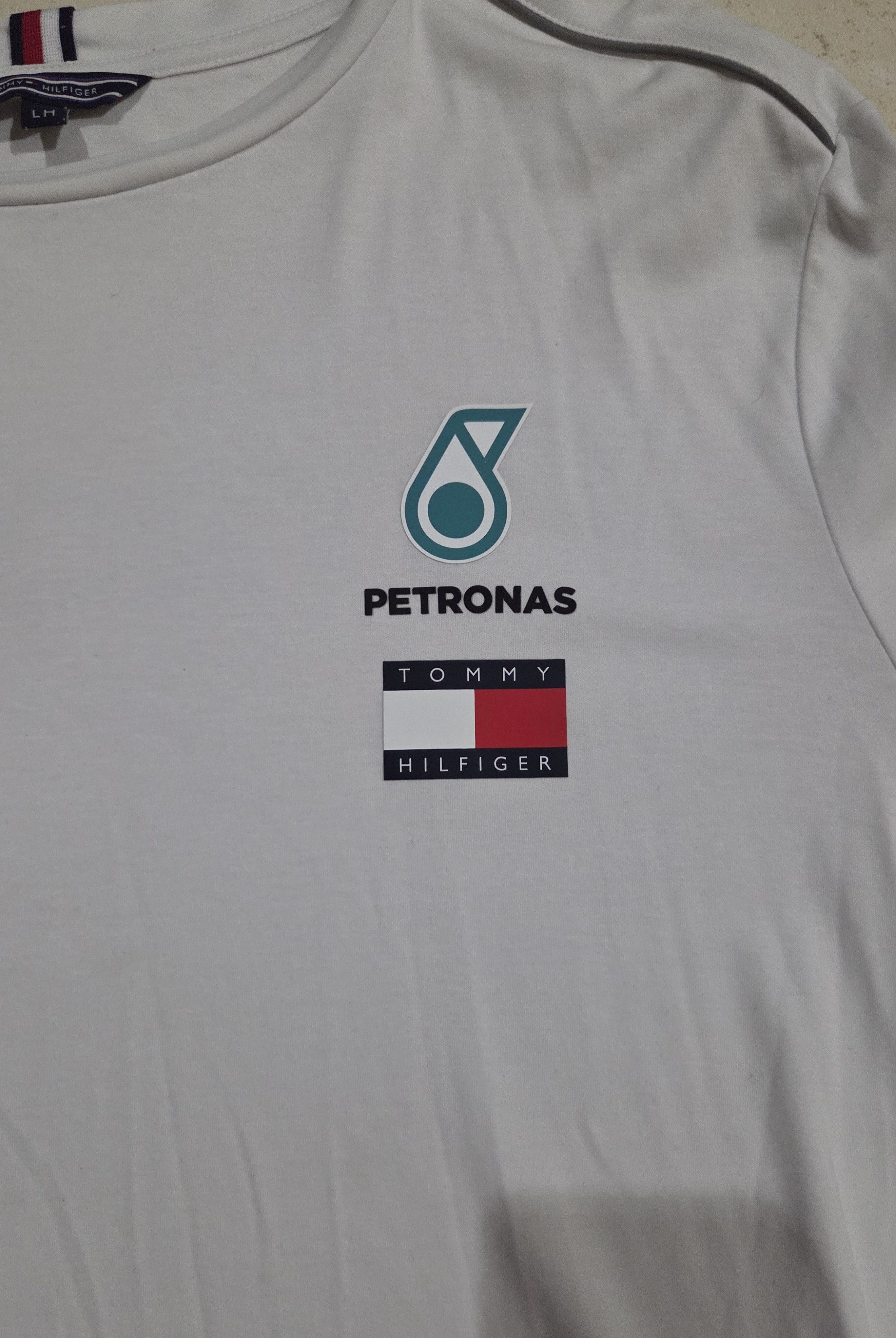 Tommy Hilfiger 2018 LH Issue Driver Tee Mercedes-AMG PETRONAS F1 Size US M / EU 48-50 / 2 - 6 Thumbnail